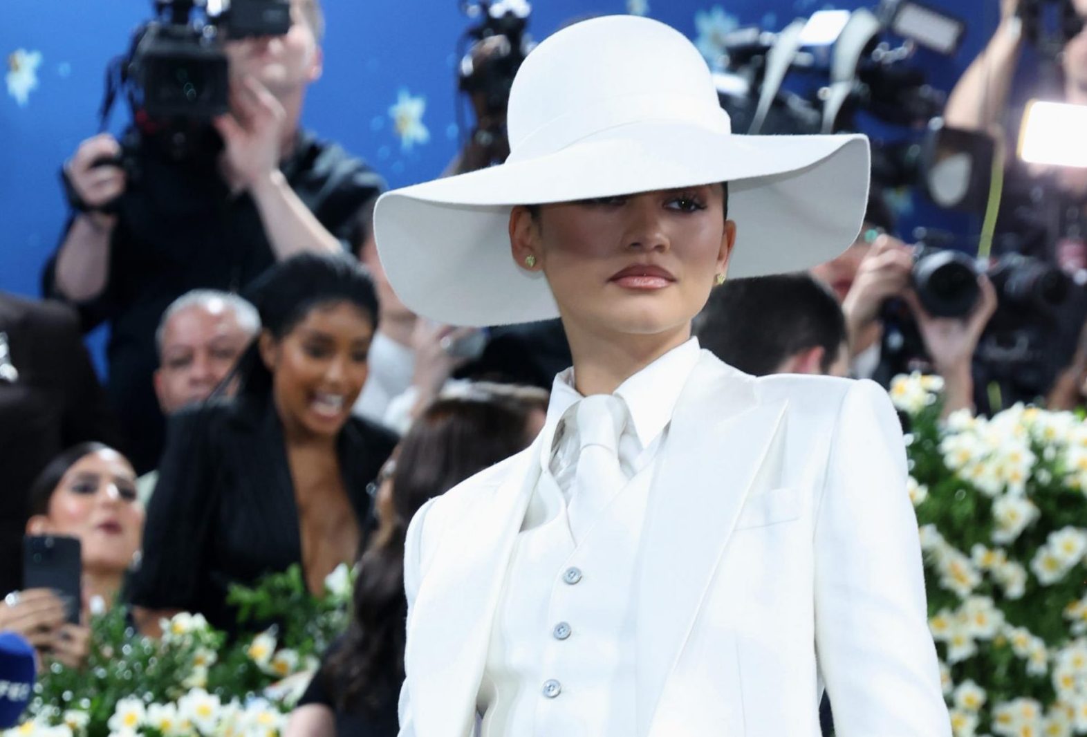 Met Gala 2025, tutti i look e i colpi di scena del red carpet più atteso dell’anno Met Gala 2025, tutti i look e i colpi di scena del red carpet più atteso dell’anno