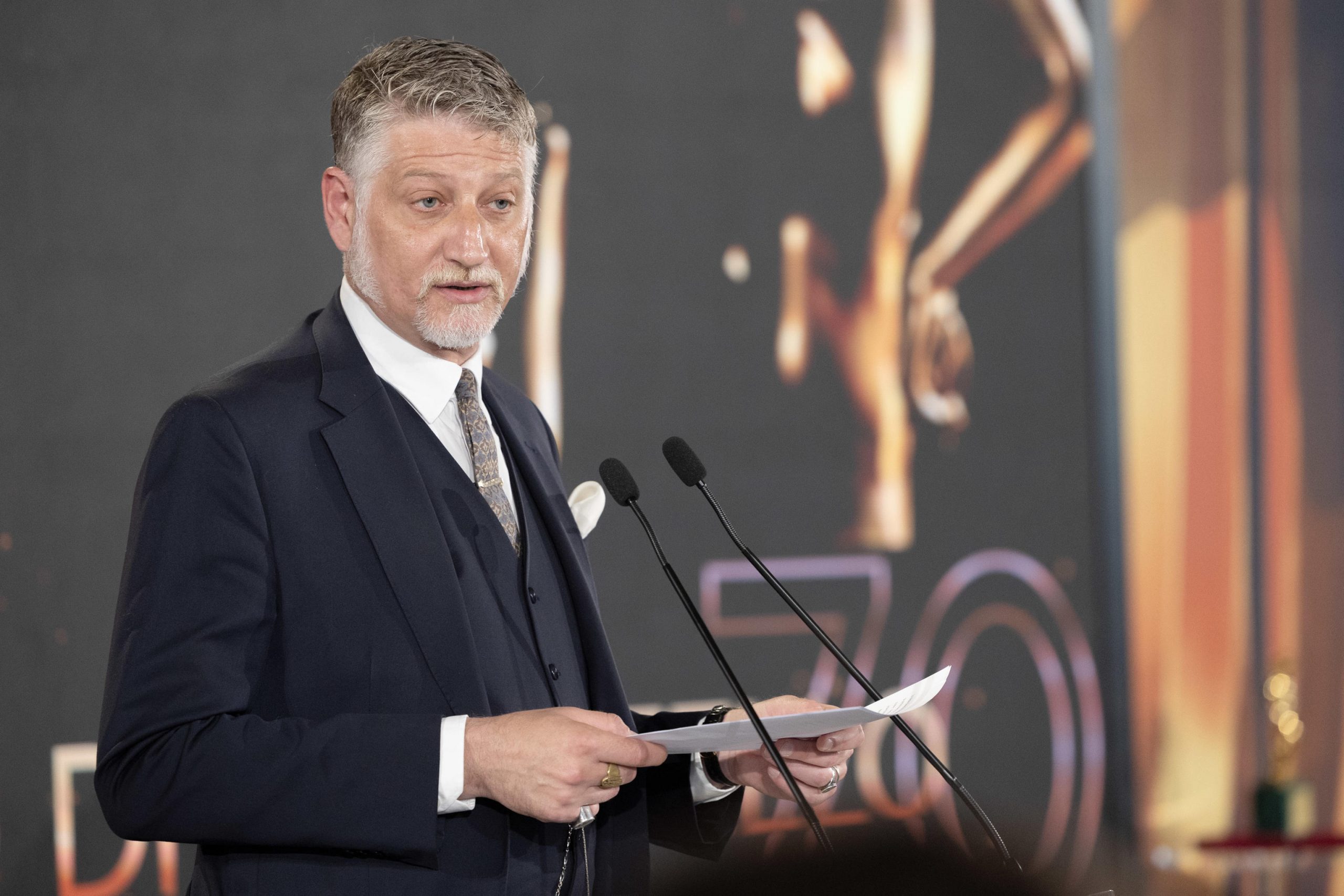 Giuli, ministro con le palle che tocca gli intoccabili Giuli, ministro con le palle che tocca gli intoccabili