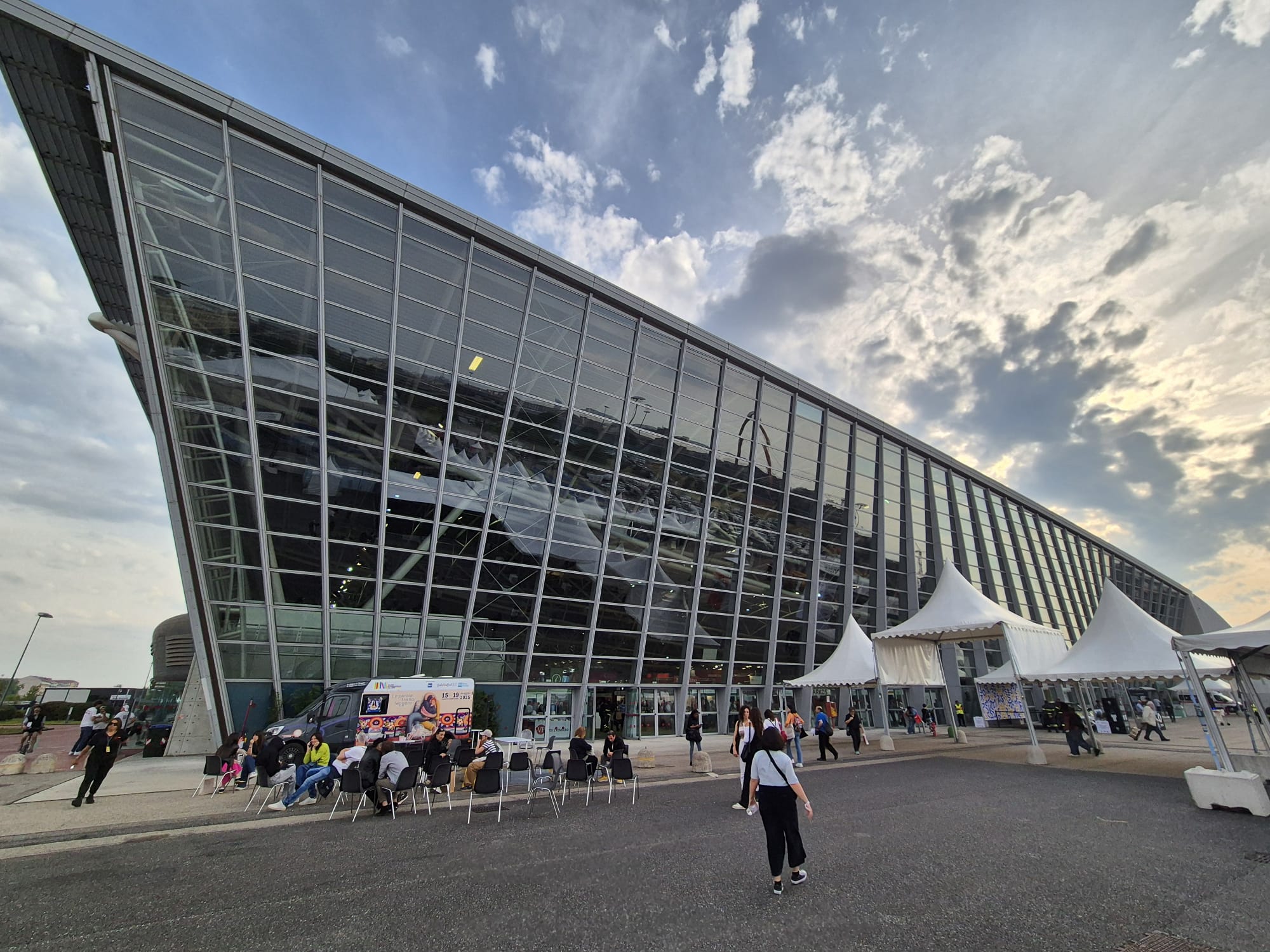 Salone del Libro, a Torino un viaggio tra pagine, volti e storie Salone del Libro, a Torino un viaggio tra pagine, volti e storie