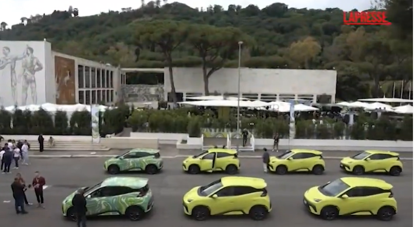 Auto elettriche, BYD sfida il mercato europeo con la compatta low cost Dolphin Surf