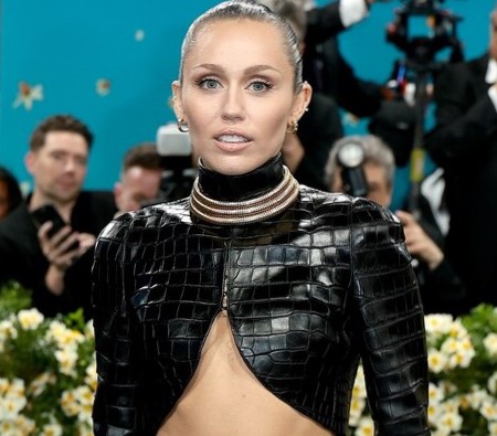 Miley Cyrus shock: “Mi stava esplodendo la gamba”