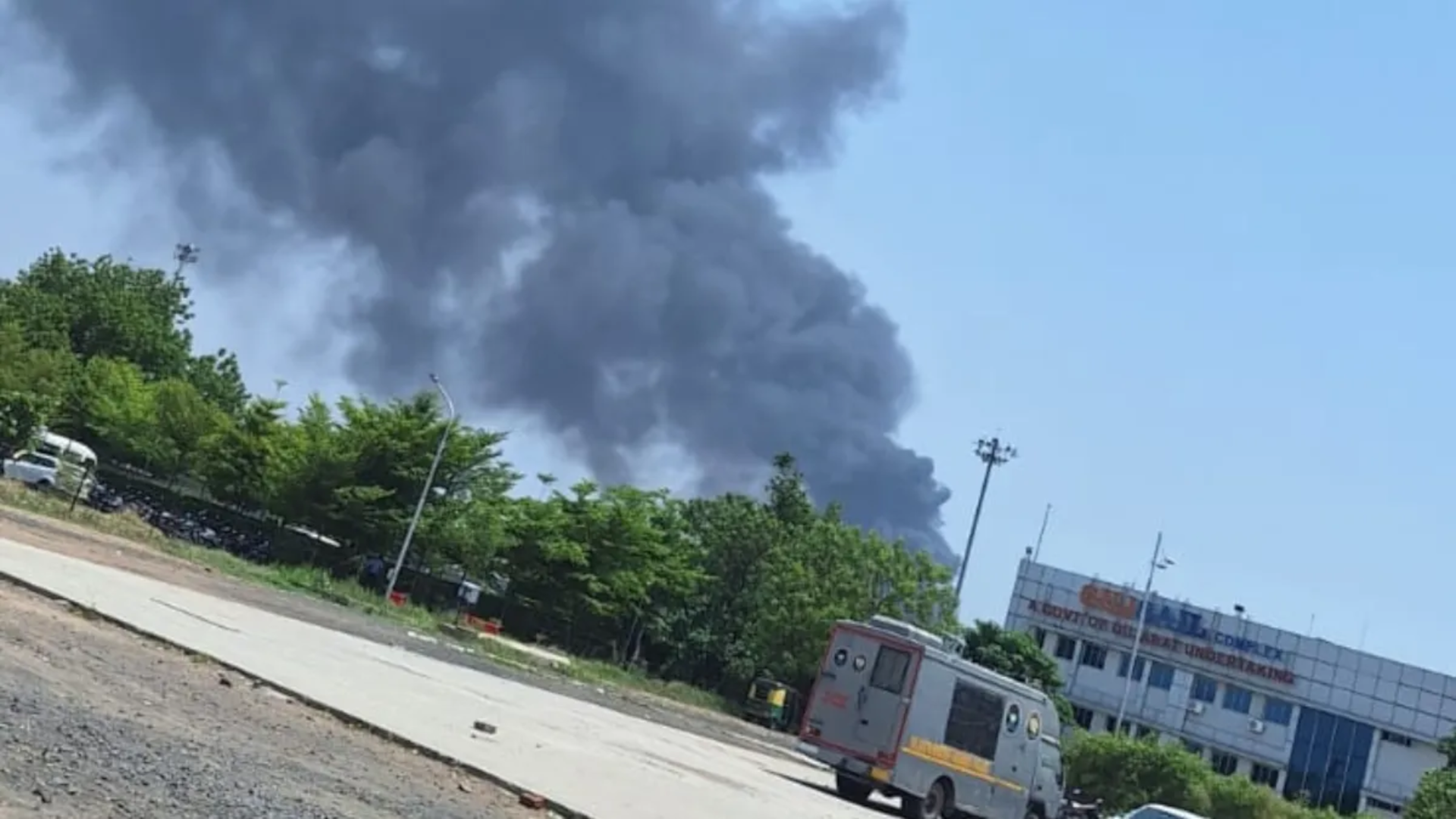 Tragedia nei cieli di Ahmedabad: precipita volo Air India con 242 persone a bordo