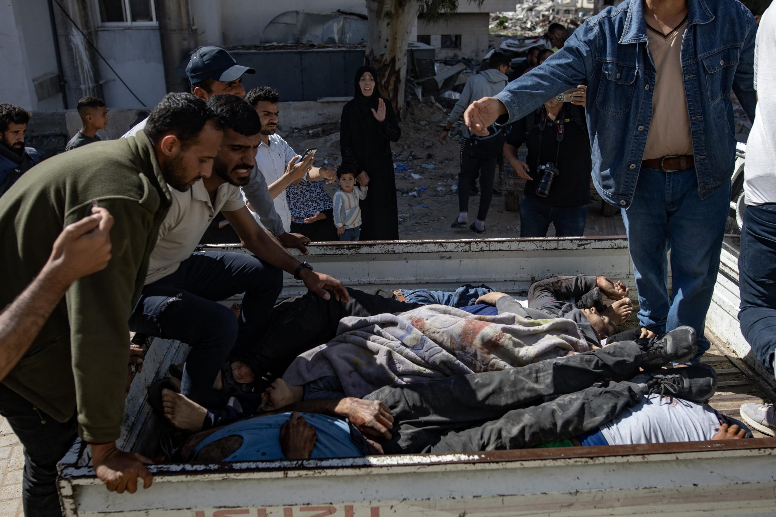 S(GAZA)TI – Profughi verso il sud tra due fuochi S(GAZA)TI – Profughi verso il sud tra due fuochi