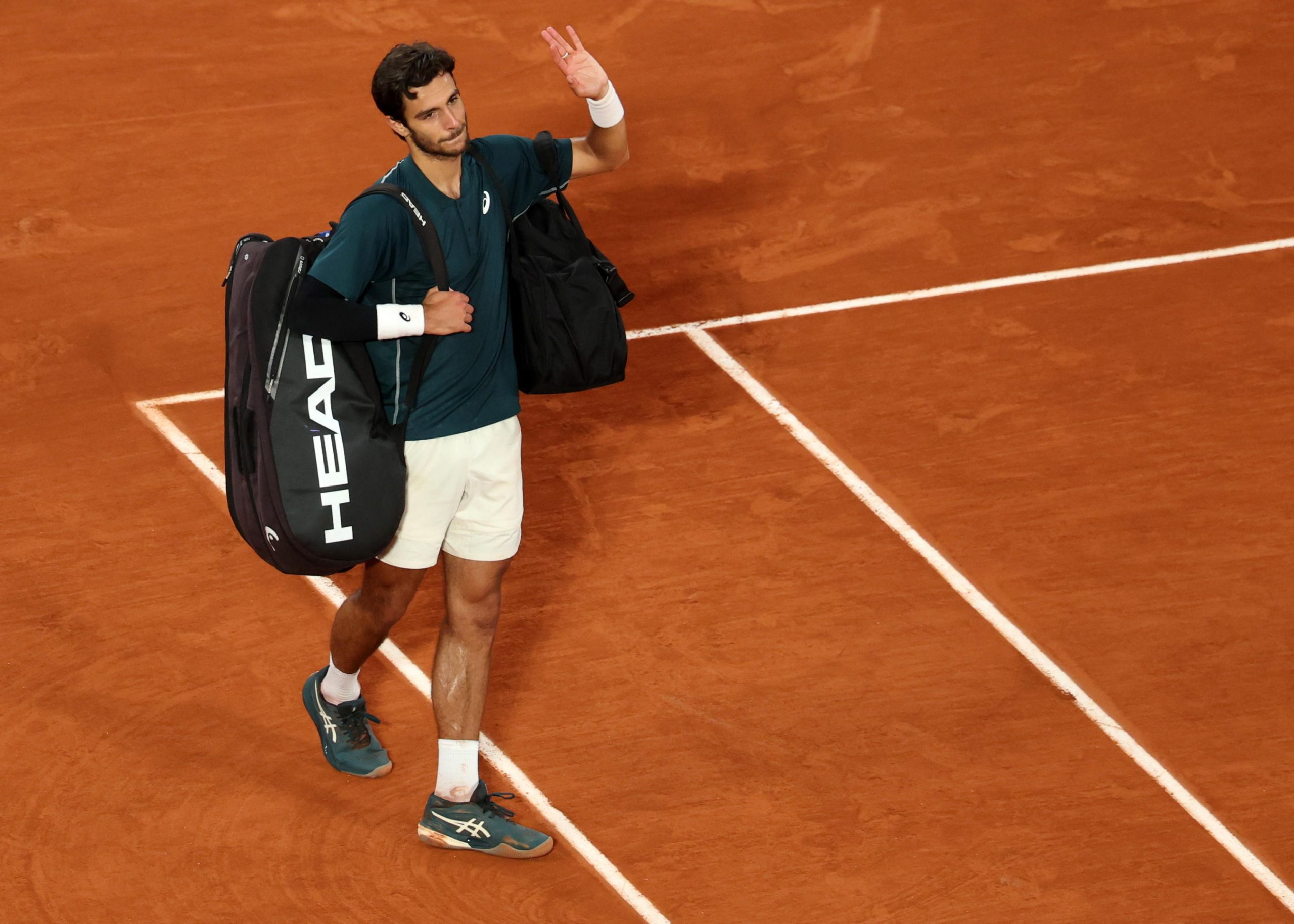 Roland Garros, Musetti abbandona per infortunio: Alcaraz in finale Roland Garros, Musetti abbandona per infortunio: Alcaraz in finale
