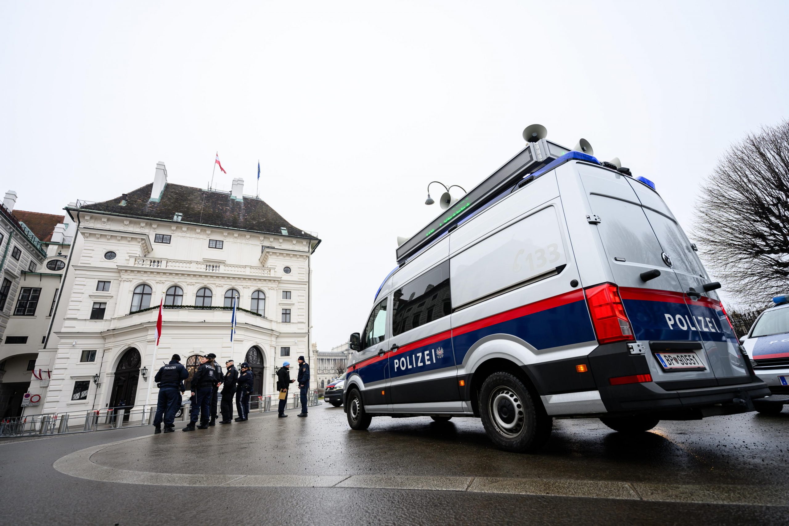 Terrore a Graz, in Austria: spari a scuola, otto morti Terrore a Graz, in Austria: spari a scuola, otto morti