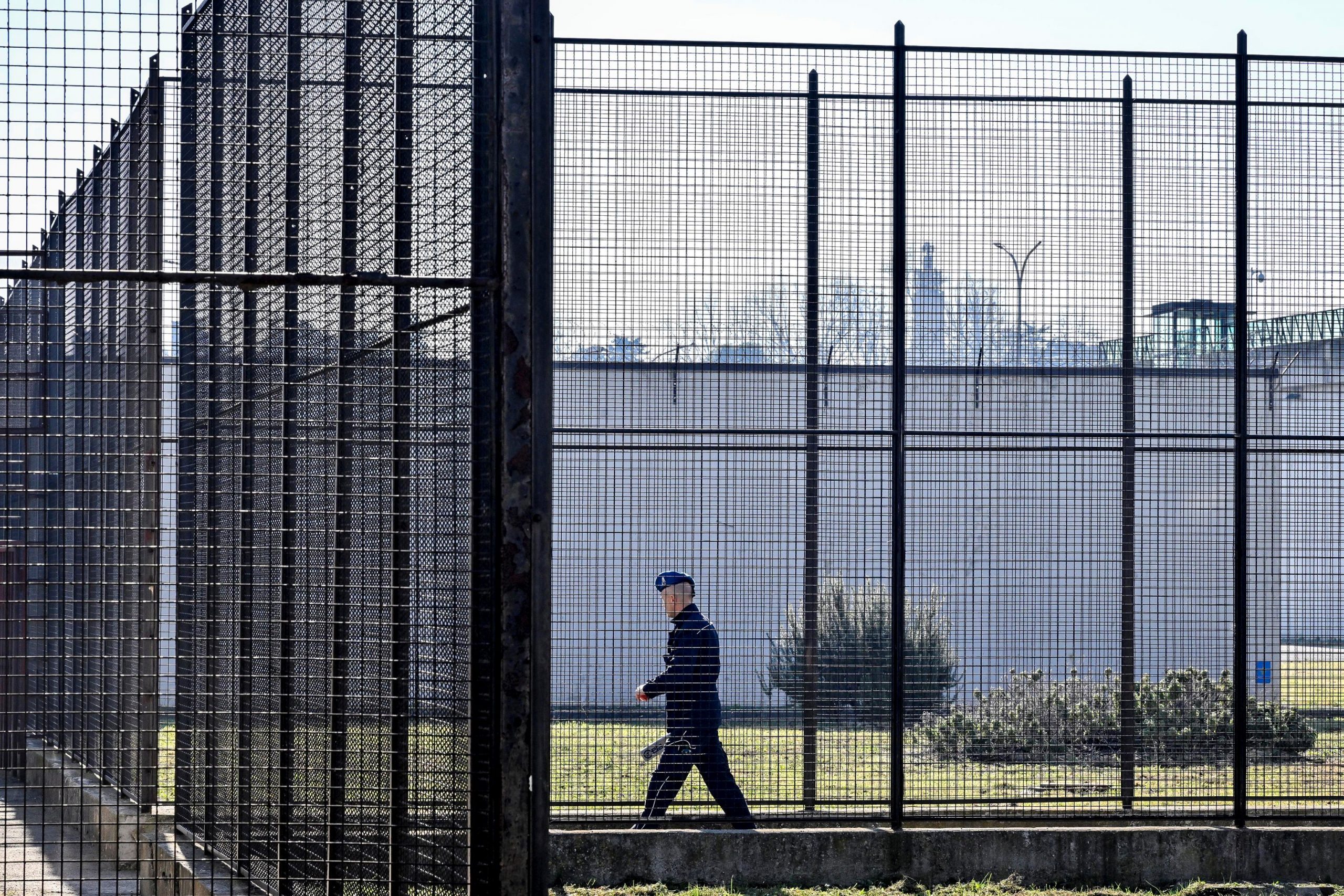 allarme criminalit224 nelle carceri gli agenti della penitenziaria chiedono pi249 sicurezza