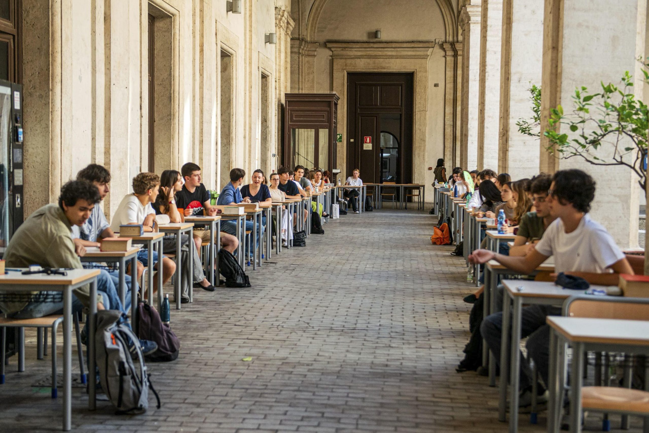 Maturità 2025, oggi la seconda prova: al classico Cicerone, allo scientifico Cartesio Maturità 2025, oggi la seconda prova: al classico Cicerone, allo scientifico Cartesio