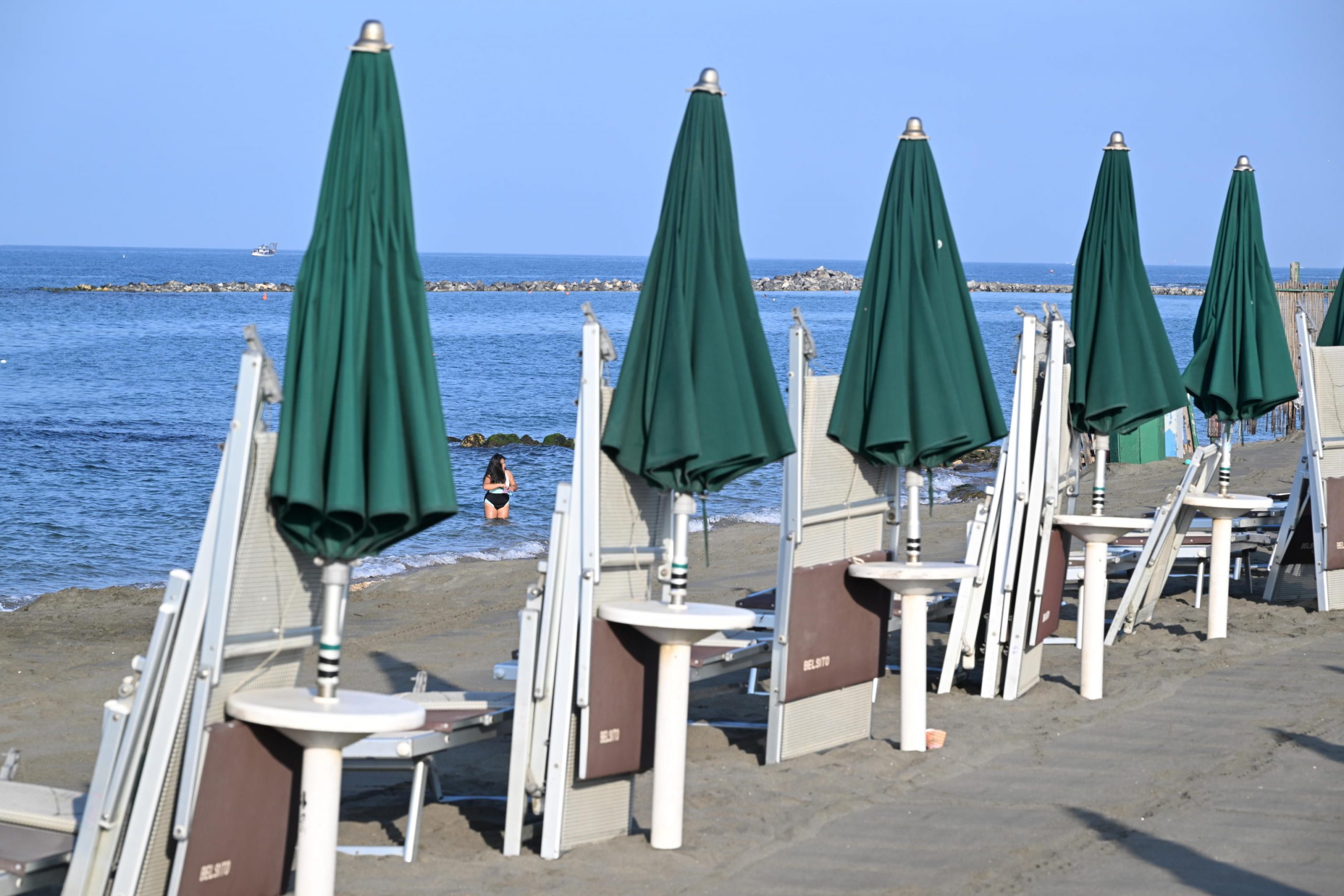 il carrello della spesa 8211 contro i rincari gli italiani fanno le vacanze a rate