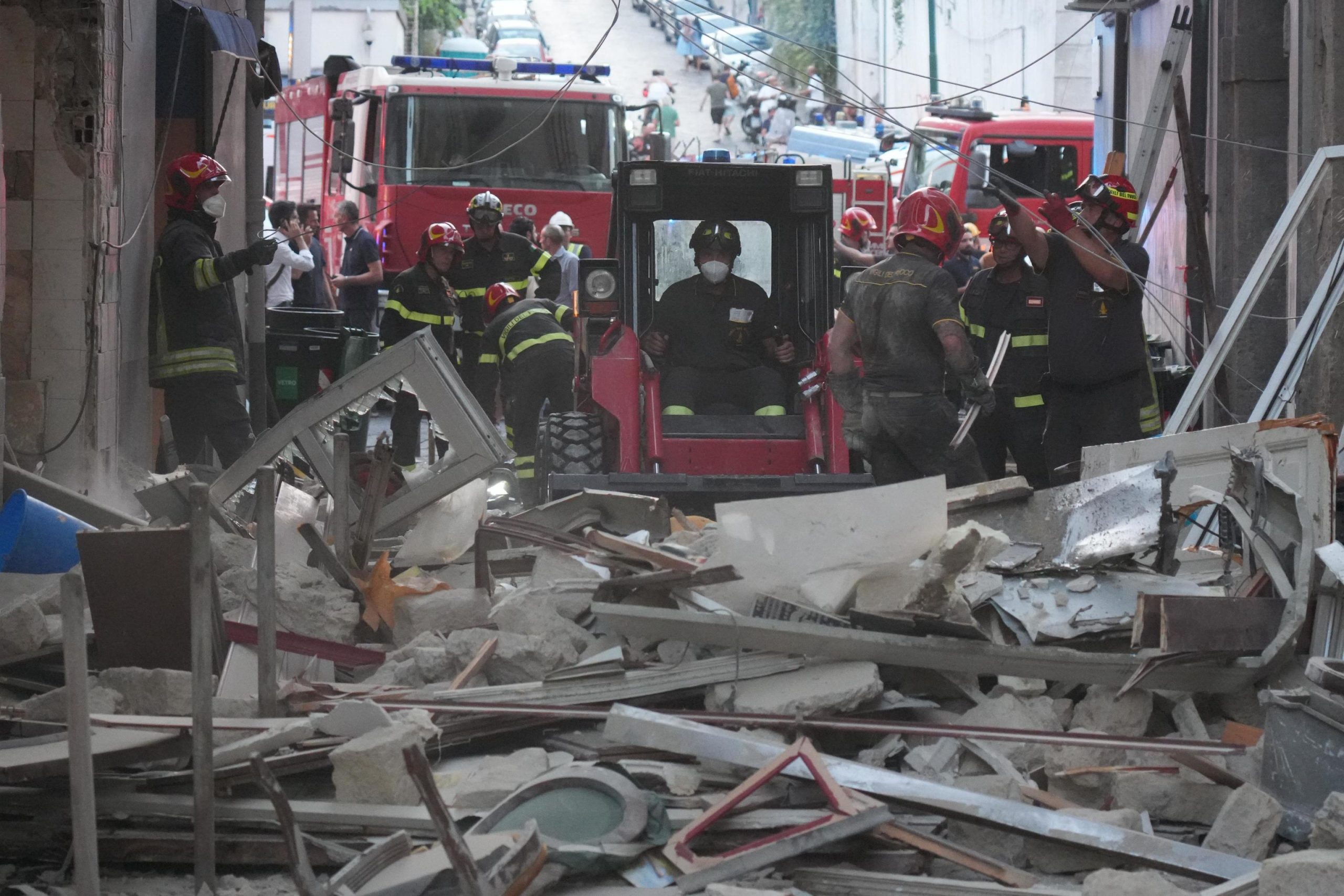 Napoli, esplosione nel centro della città Napoli, esplosione nel centro della città