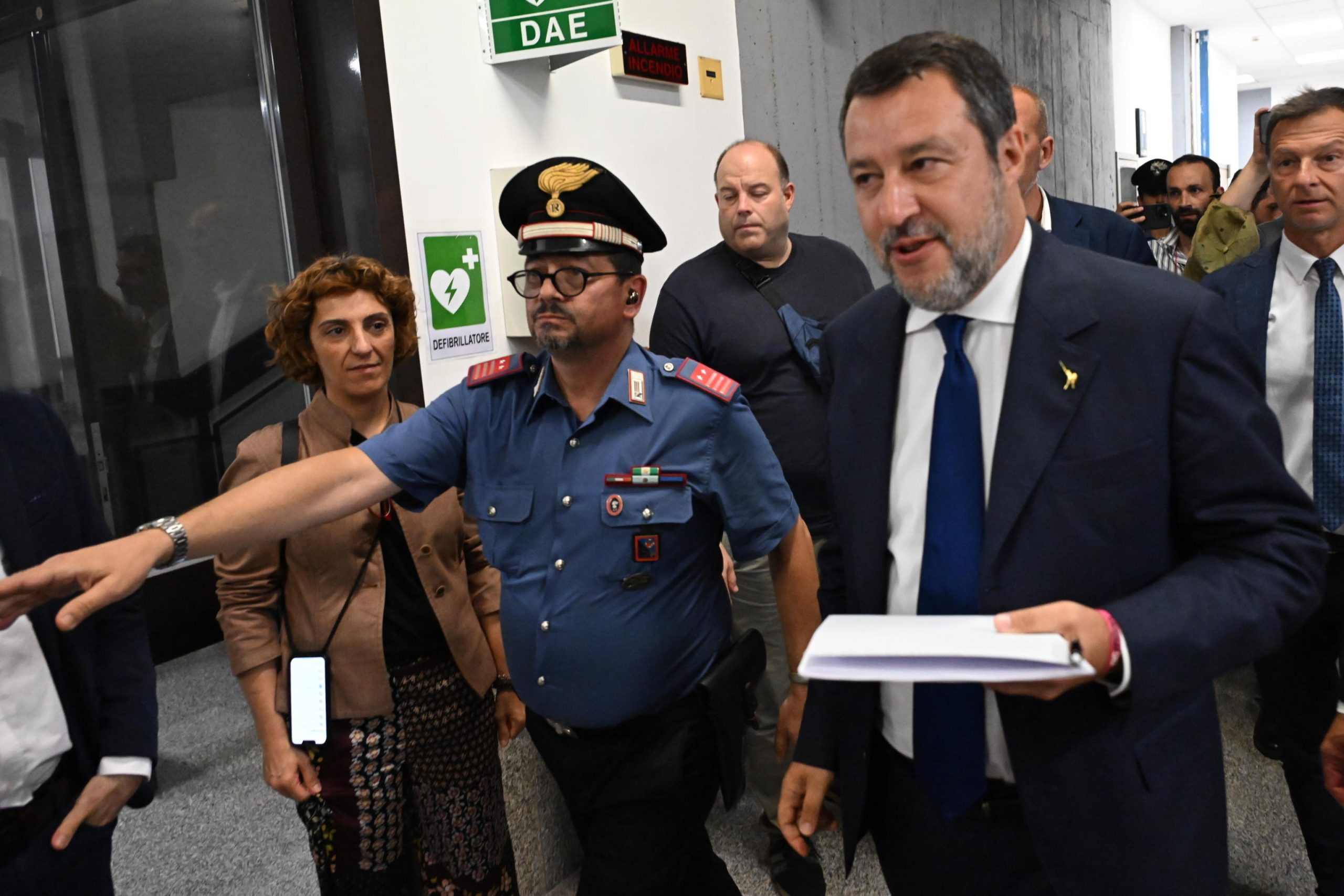 Ennesimo scontro Saviano Salvini: “Se ha sbagliato, pagherà” Ennesimo scontro Saviano Salvini: “Se ha sbagliato, pagherà”