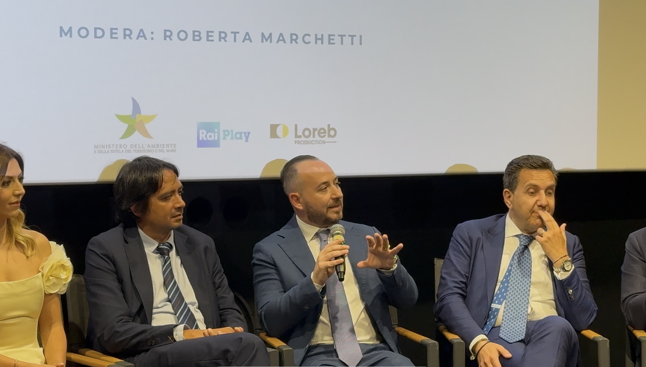 ENERGIA E MEDIA – Un viaggio tra sostenibilità e innovazione nei trasporti ENERGIA E MEDIA – Un viaggio tra sostenibilità e innovazione nei trasporti
