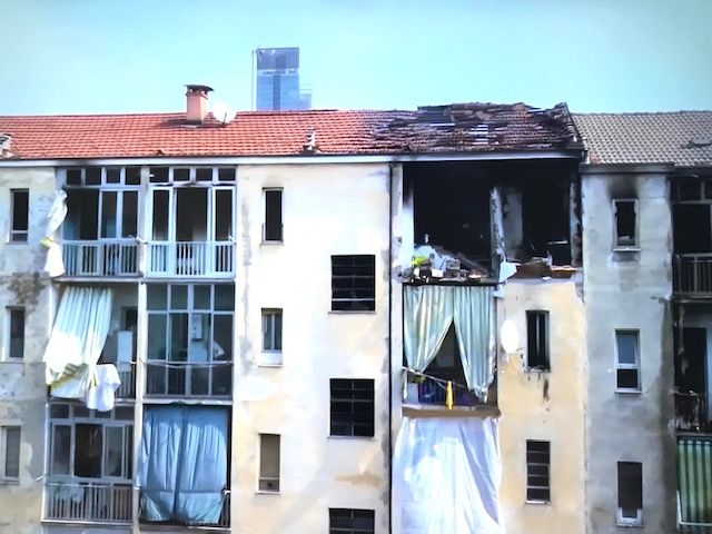 Mansarda a fuoco in via Nizza: muore 35enne, ustionato ragazzino di 12 anni