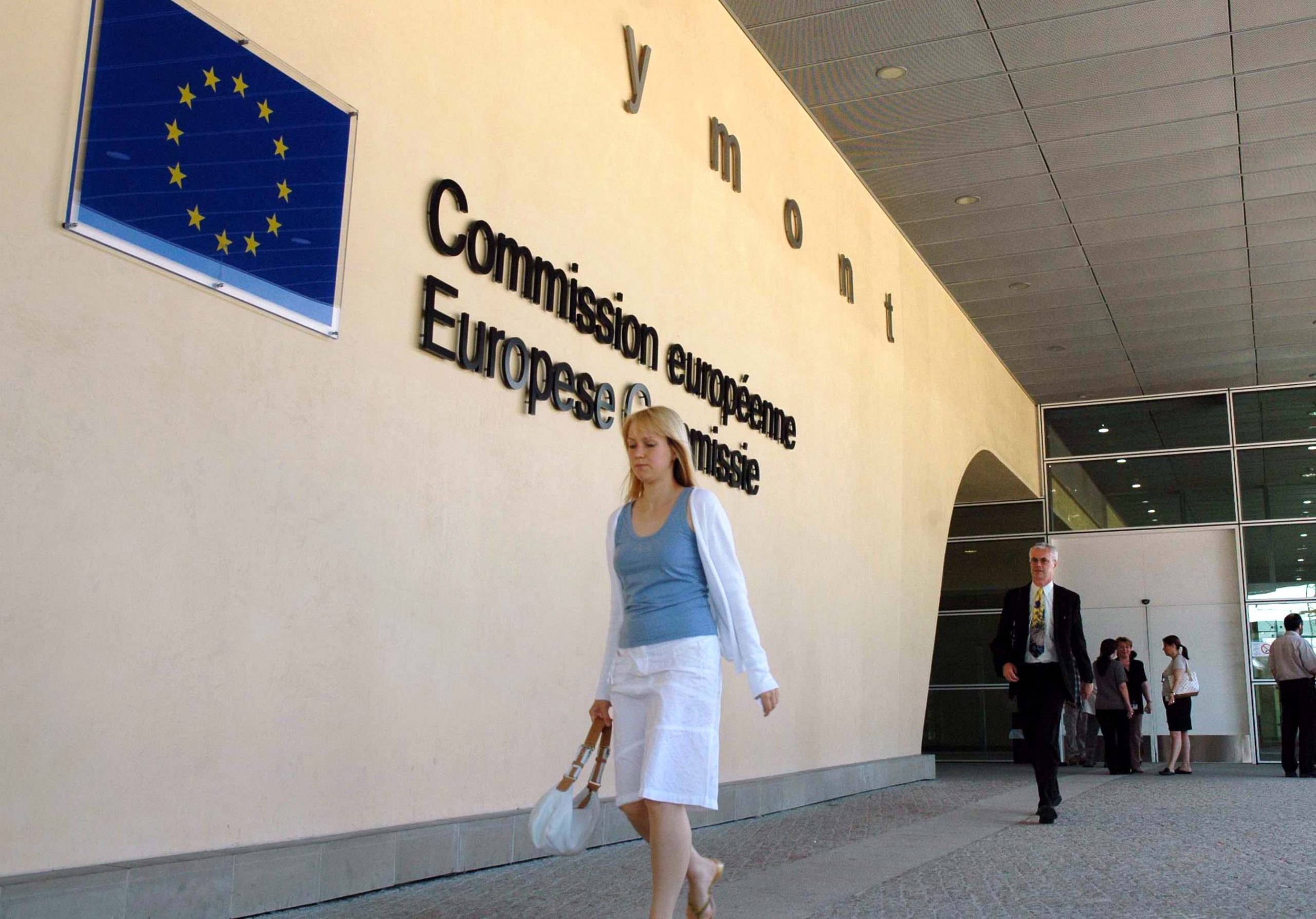 L’Europa non rinuncia alla burocrazia digitale, il Canada sì L’Europa non rinuncia alla burocrazia digitale, il Canada sì