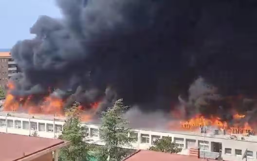 brucia la facoltà di agraria a viterbo c è un disperso gravi danni crollato il piano degli uffici l intera area evacuata