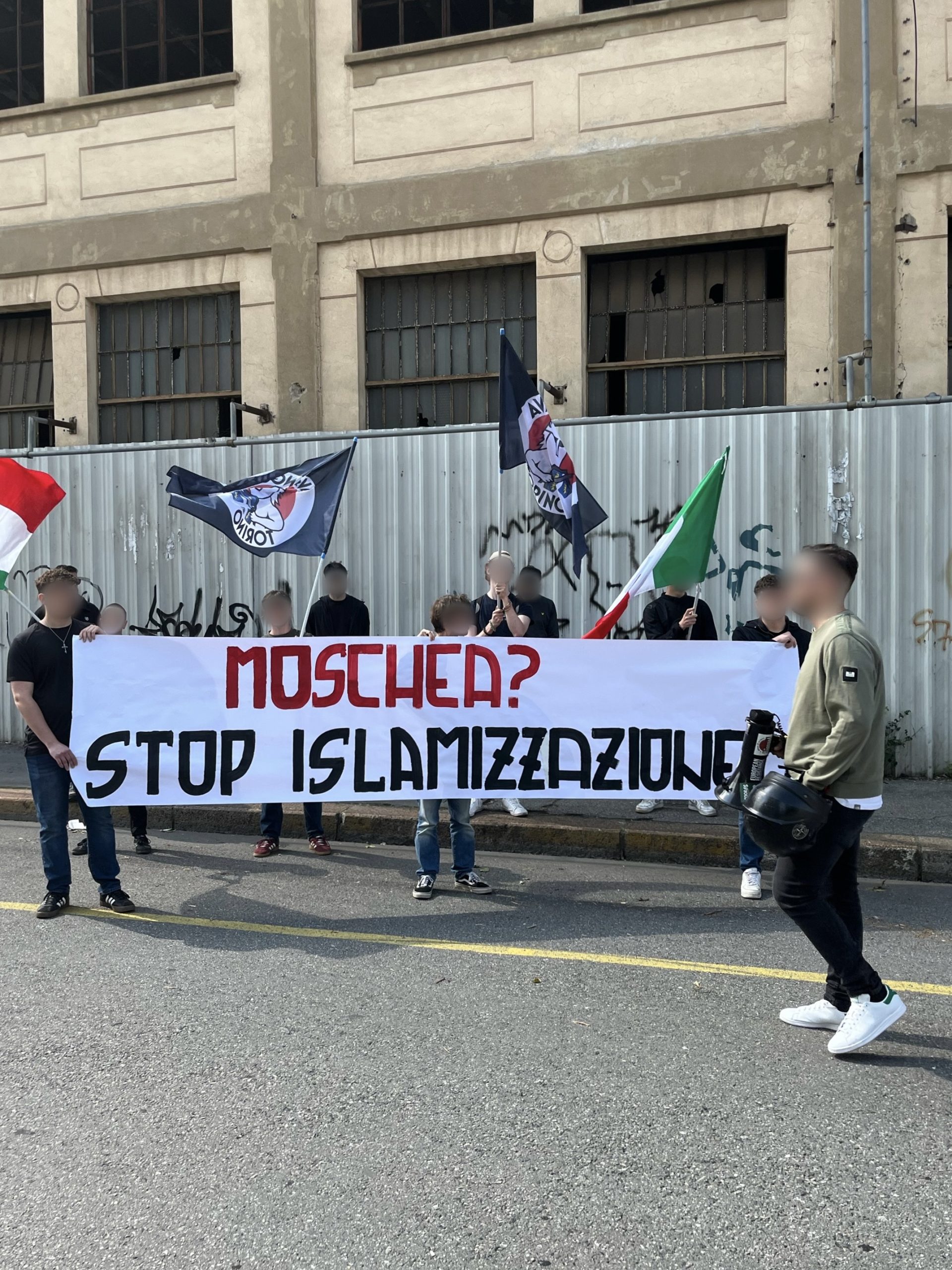 “Metodi fascisti”, sequestrata la sede di Avanguardia Torino “Metodi fascisti”, sequestrata la sede di Avanguardia Torino