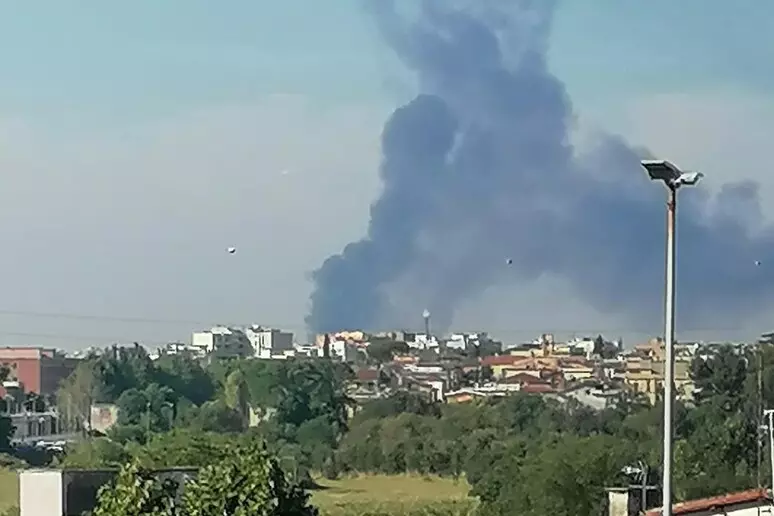 Roma, esplosione in un distributore di benzina: VIDEO Roma, esplosione in un distributore di benzina: VIDEO