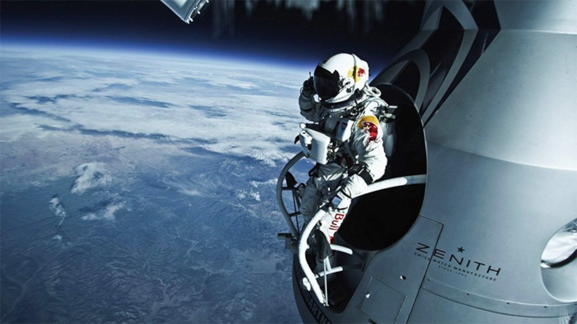Tragedia nei cieli marchigiani: Felix Baumgartner muore a 56 anni durante un volo in parapendio