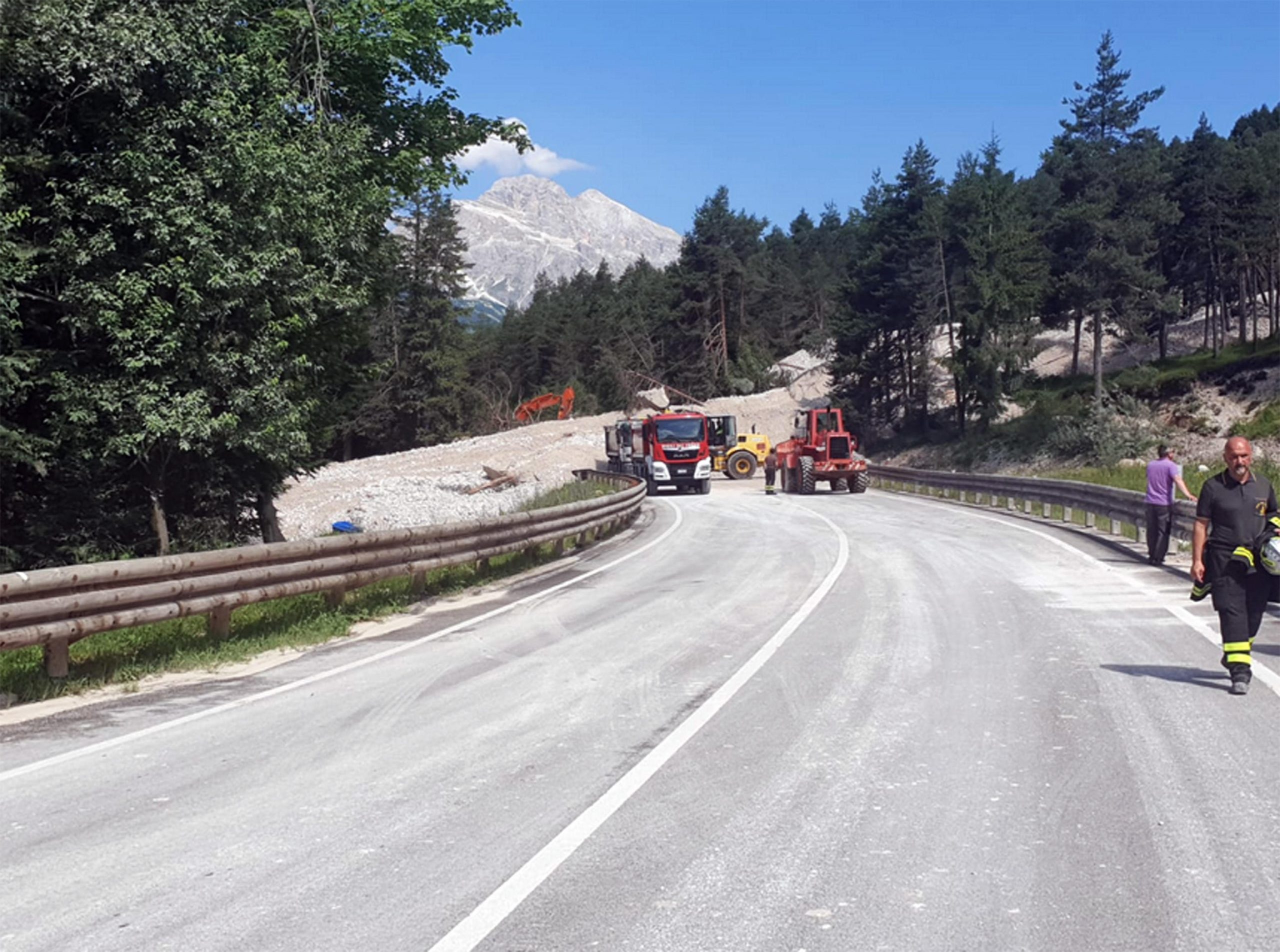 Frana sull’Alemagna, Cortina isolata da sud. Polemiche in Piemonte
