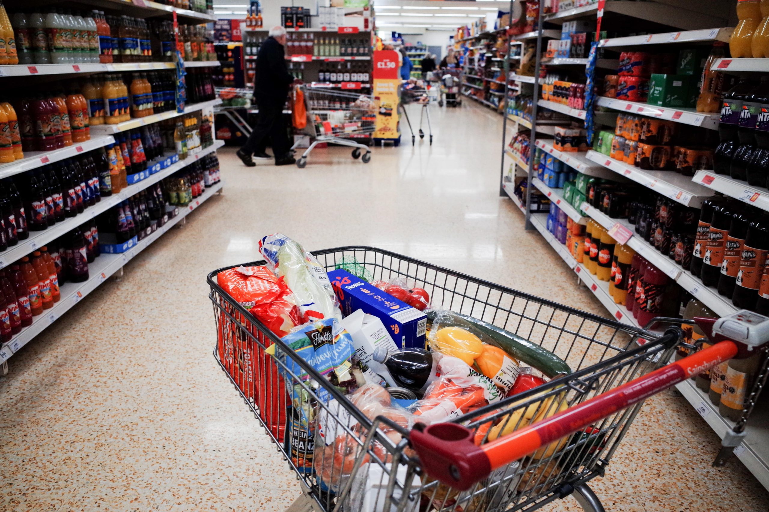 CARRELLO DELLA SPESA – Che mazzata, la spesa: la stangata sugli alimentari CARRELLO DELLA SPESA – Che mazzata, la spesa: la stangata sugli alimentari