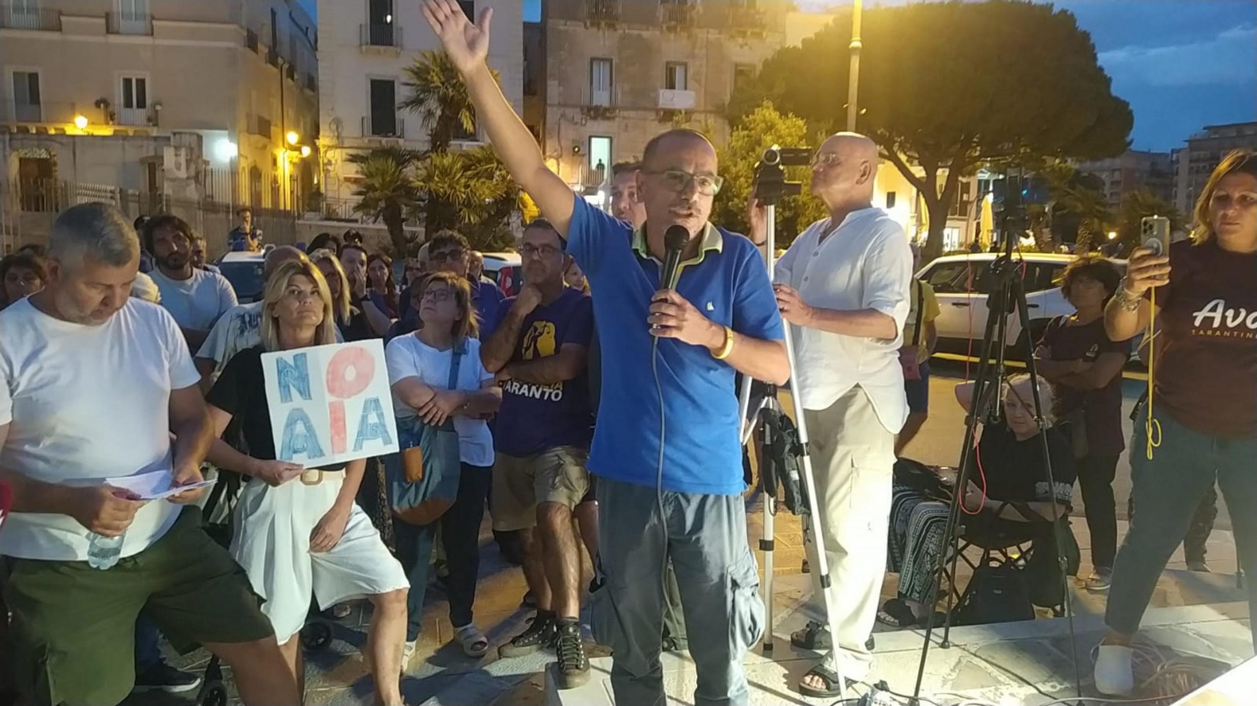 Taranto, il cerino in mano: la resa del sindaco Bitetti tra minacce e futuro incerto Taranto, il cerino in mano: la resa del sindaco Bitetti tra minacce e futuro incerto