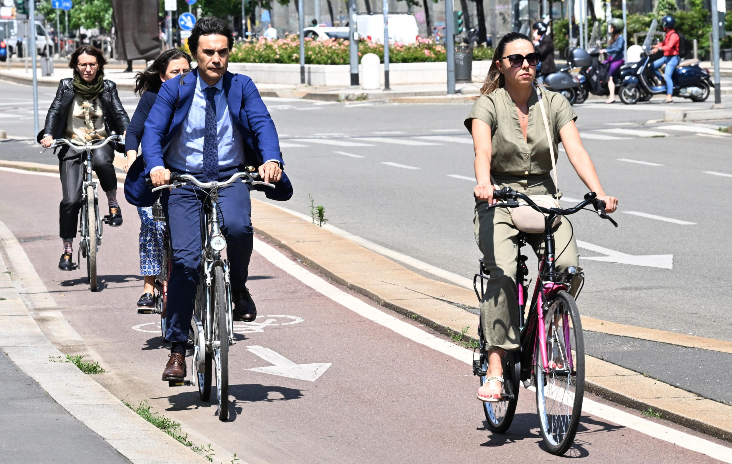 pi249 verde e piste ciclabili in citt224 ma l8217inquinamento resta elevato