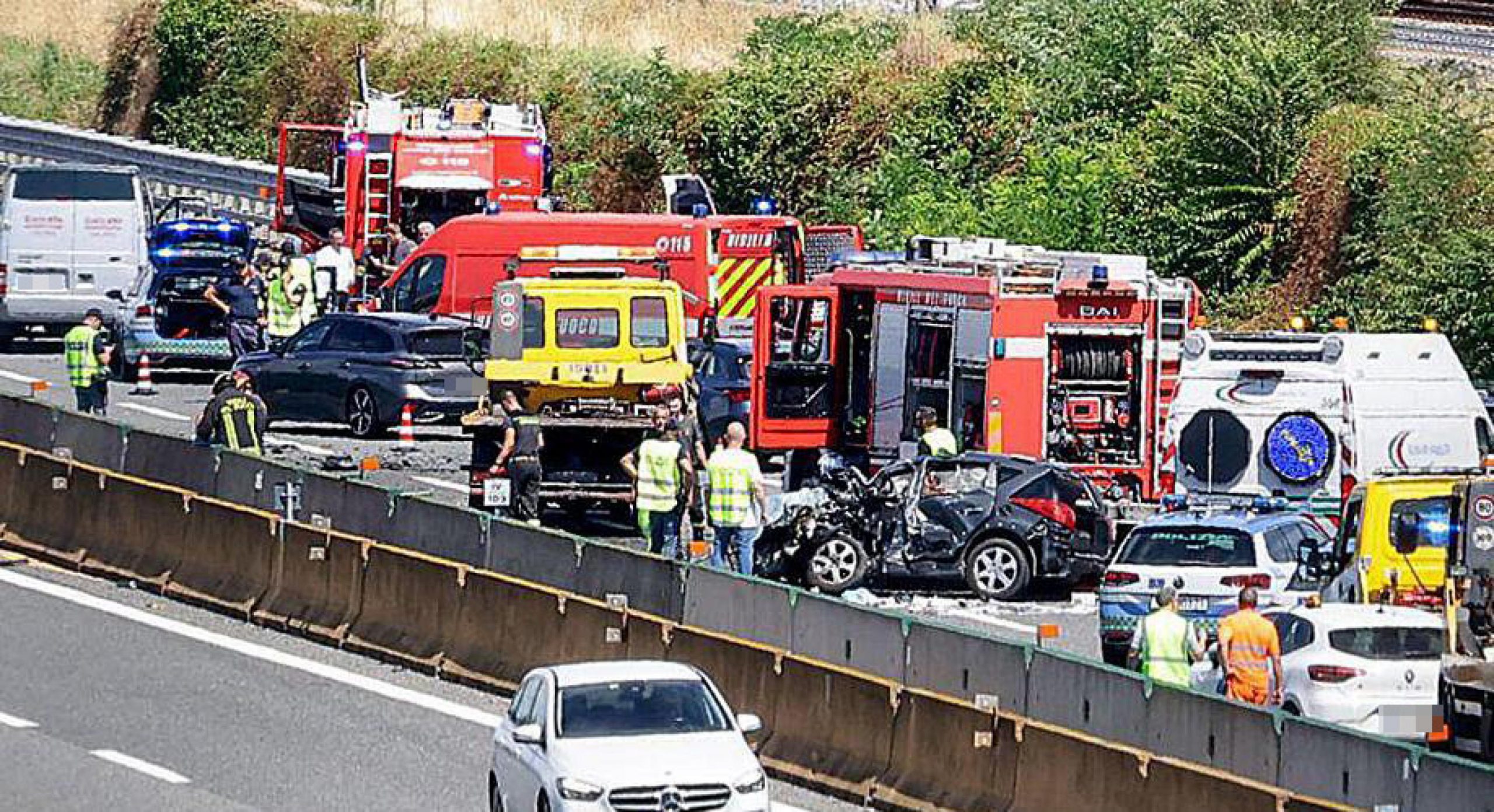 Velocità e distrazione alla guida: così si continua a morire sulle strade Velocità e distrazione alla guida: così si continua a morire sulle strade
