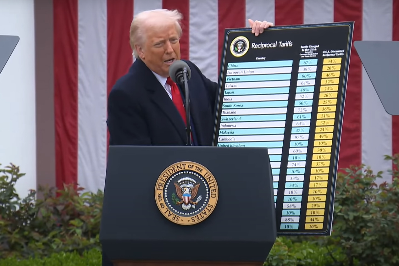 Trump: “Dal 1° agosto dazi al 35% per il Canada, oggi lettera all’Ue” Trump: “Dal 1° agosto dazi al 35% per il Canada, oggi lettera all’Ue”