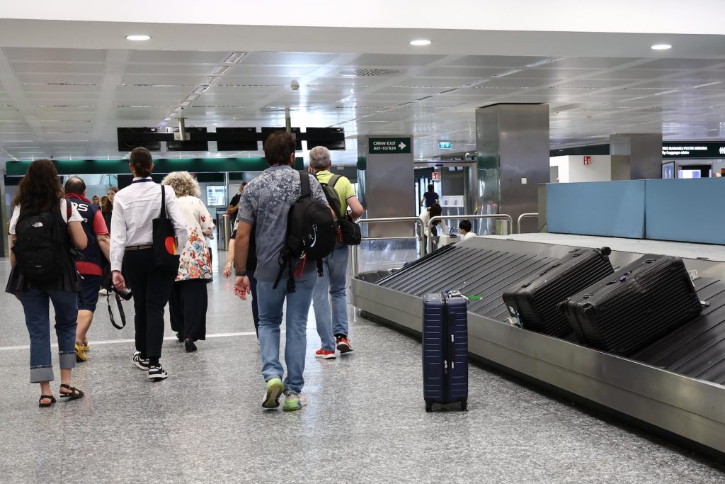 Arrestato a Malpensa l’hacker spia cinese “Intrusione sui vaccini anti Covid” Arrestato a Malpensa l’hacker spia cinese “Intrusione sui vaccini anti Covid”