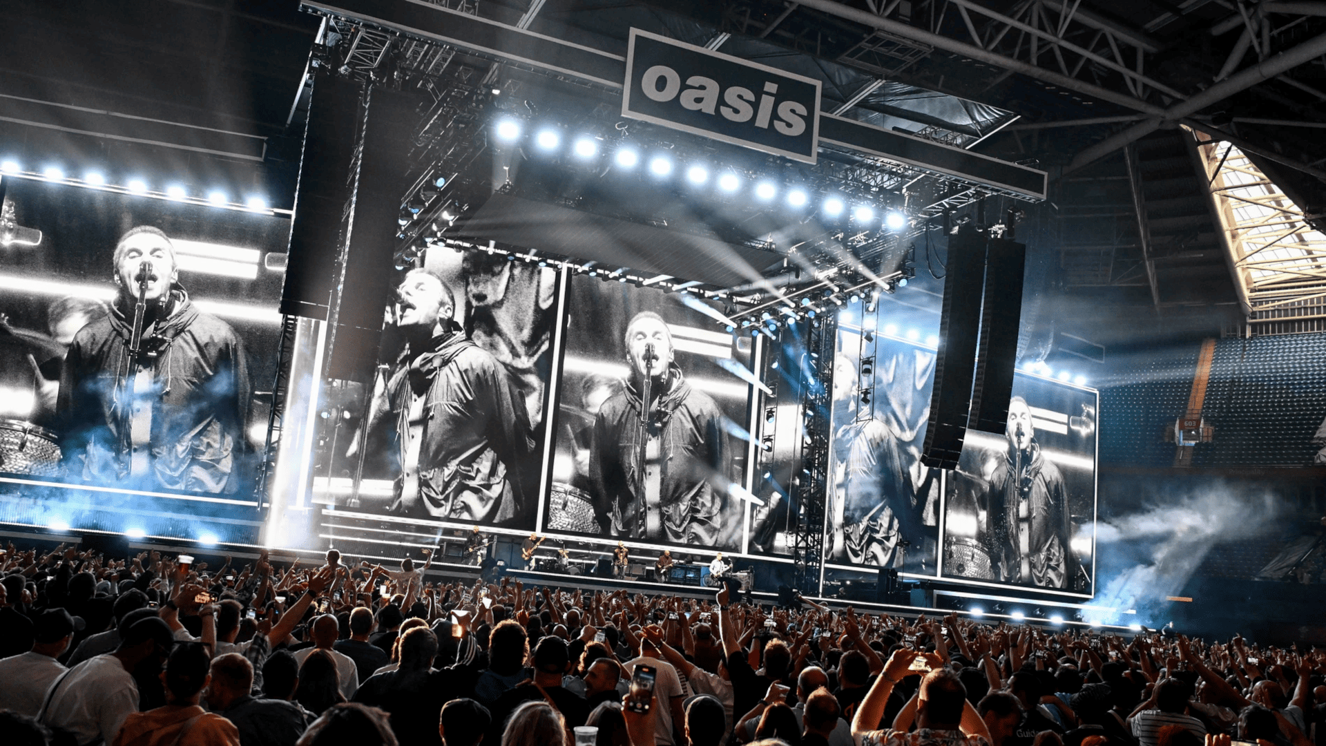 Liam Gallagher contro la “kiss cam” dei Coldplay: ironia e stile alla Oasis Liam Gallagher contro la “kiss cam” dei Coldplay: ironia e stile alla Oasis
