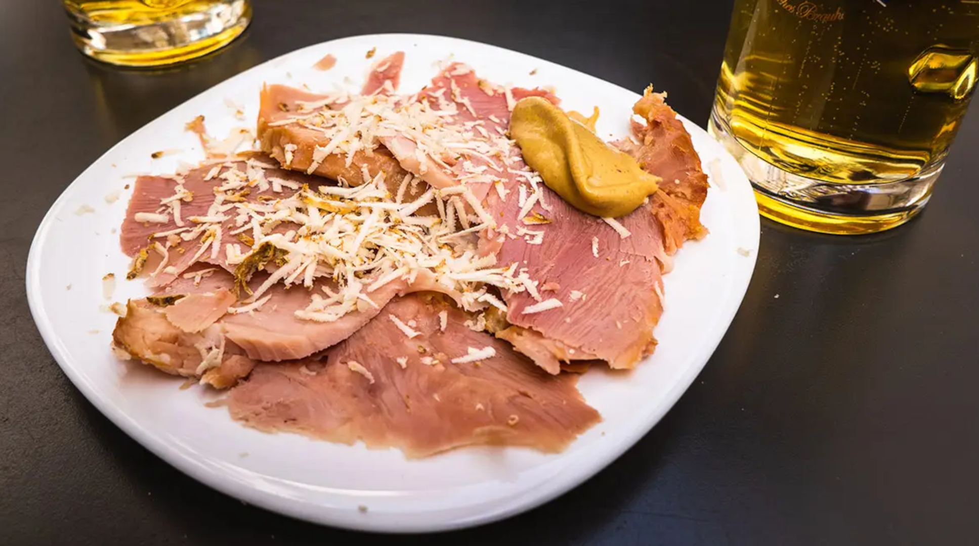 Il prosciutto cotto triestino: un’eccellenza dal cuore mitteleuropeo Il prosciutto cotto triestino: un’eccellenza dal cuore mitteleuropeo