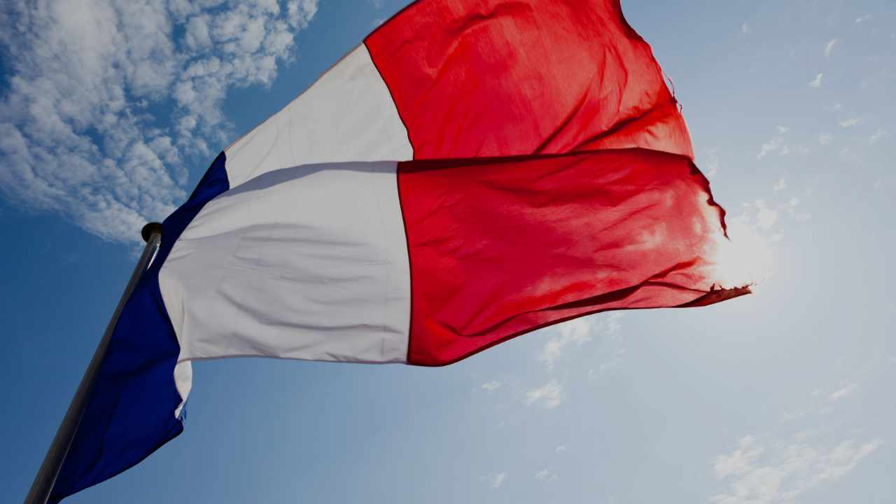 IL MONDO NEL MIRINO – La Francia lascia le ultime due basi militari in Senegal IL MONDO NEL MIRINO – La Francia lascia le ultime due basi militari in Senegal