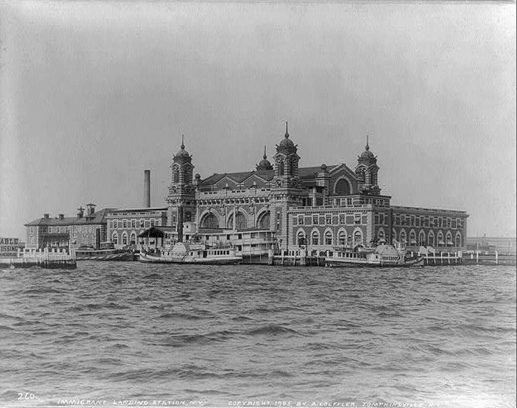 ELLIS ISLAND – L’isola nella baia di New York che ha fatto sperare intere generazioni di migranti