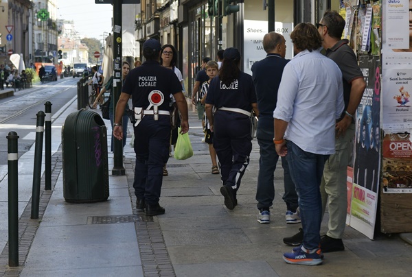 maltrattata dal compagno fugge con madre e figlio a torino e chiede aiuto alla polizia locale