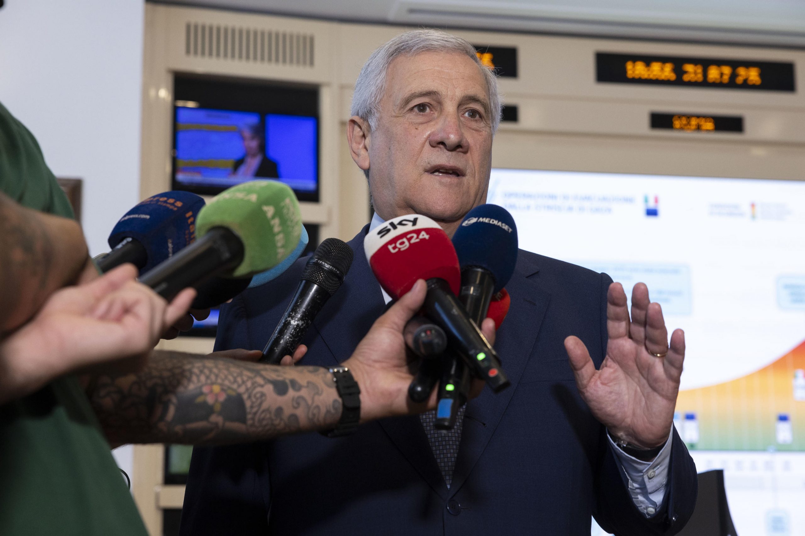 Tajani a pranzo dai Berlusconi: un vago retrogusto di “stai sereno”