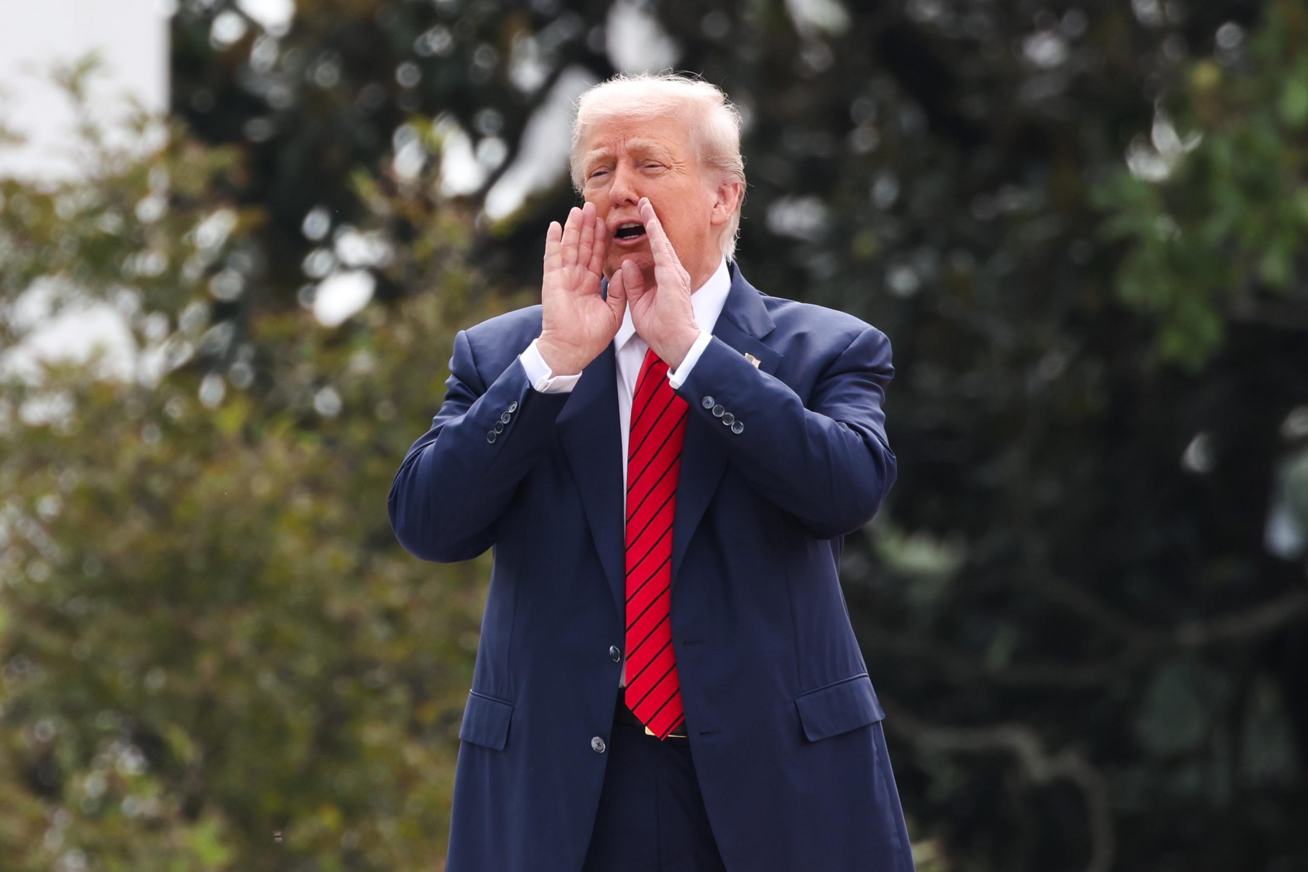 trump minaccia dazi al 35 se l8217ue non investe 650 miliardi