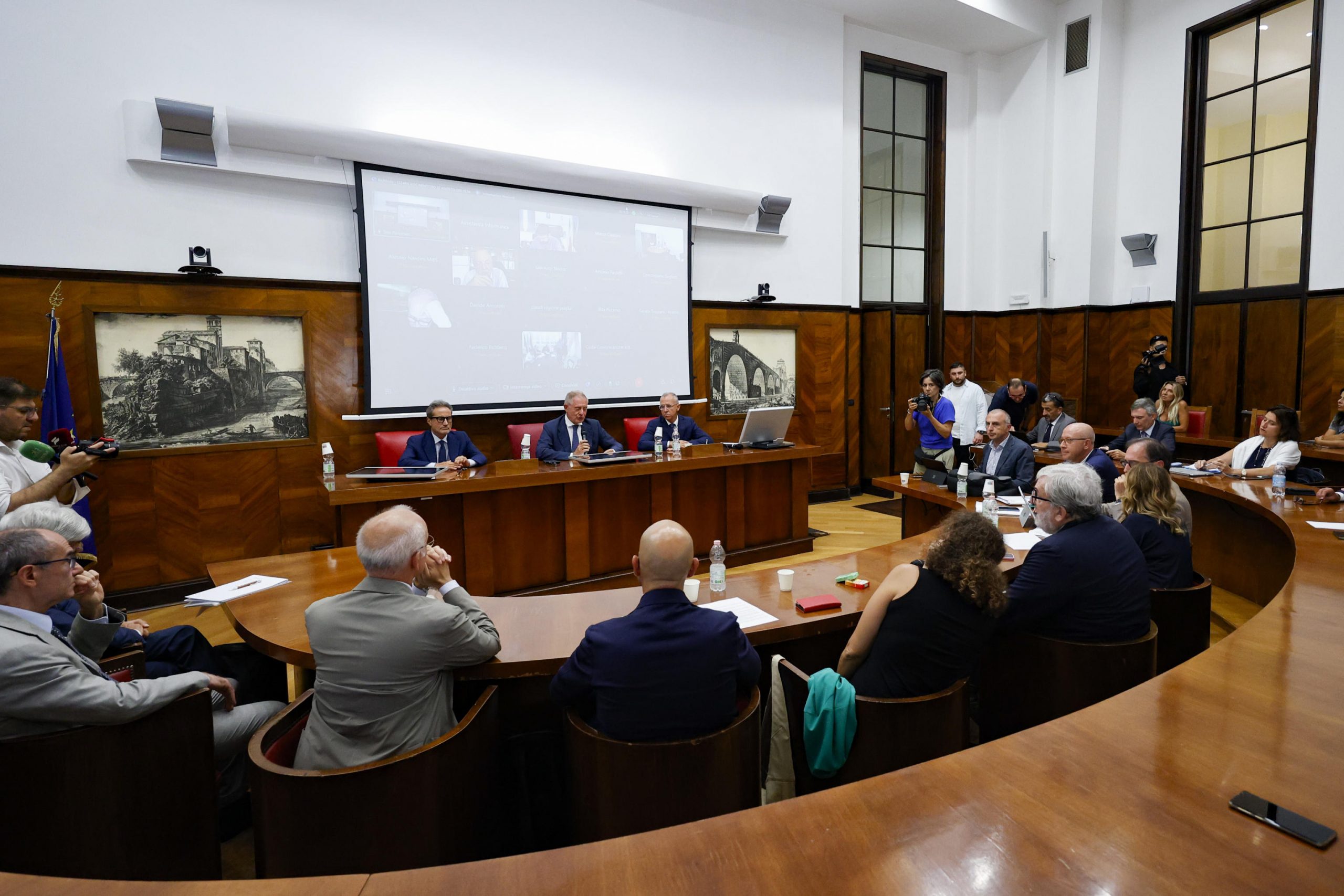 Firmata l’intesa per la decarbonizzazione all’ex Ilva