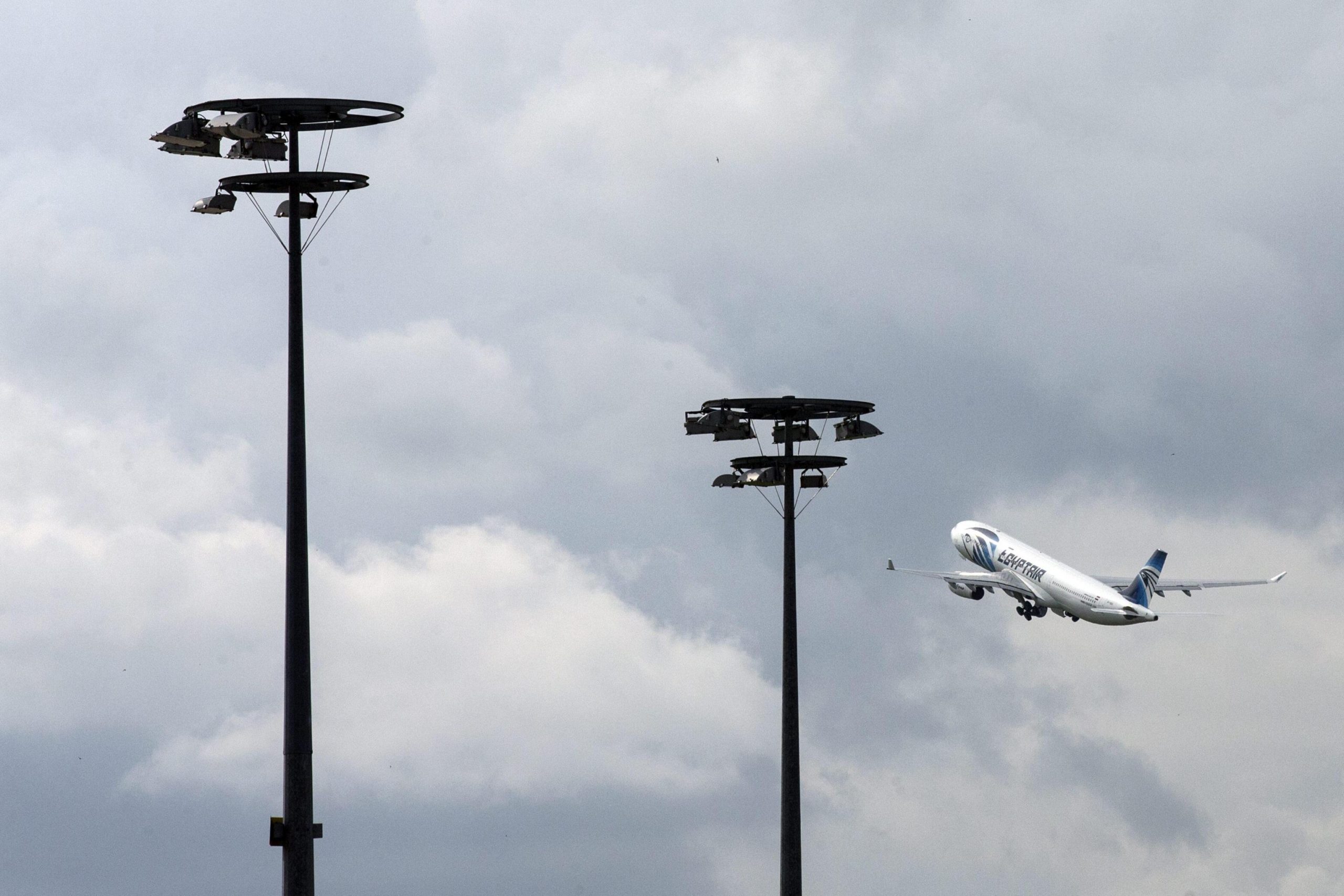 Sospeso controllore di volo a Parigi dopo messaggio pro Palestina Sospeso controllore di volo a Parigi dopo messaggio pro Palestina