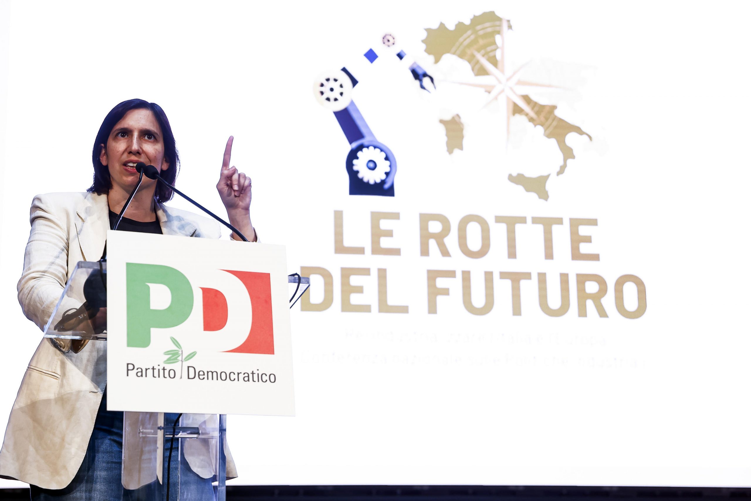 I fronti caldi del centrosinistra, leadership di Schlein alla prova delle Regionali