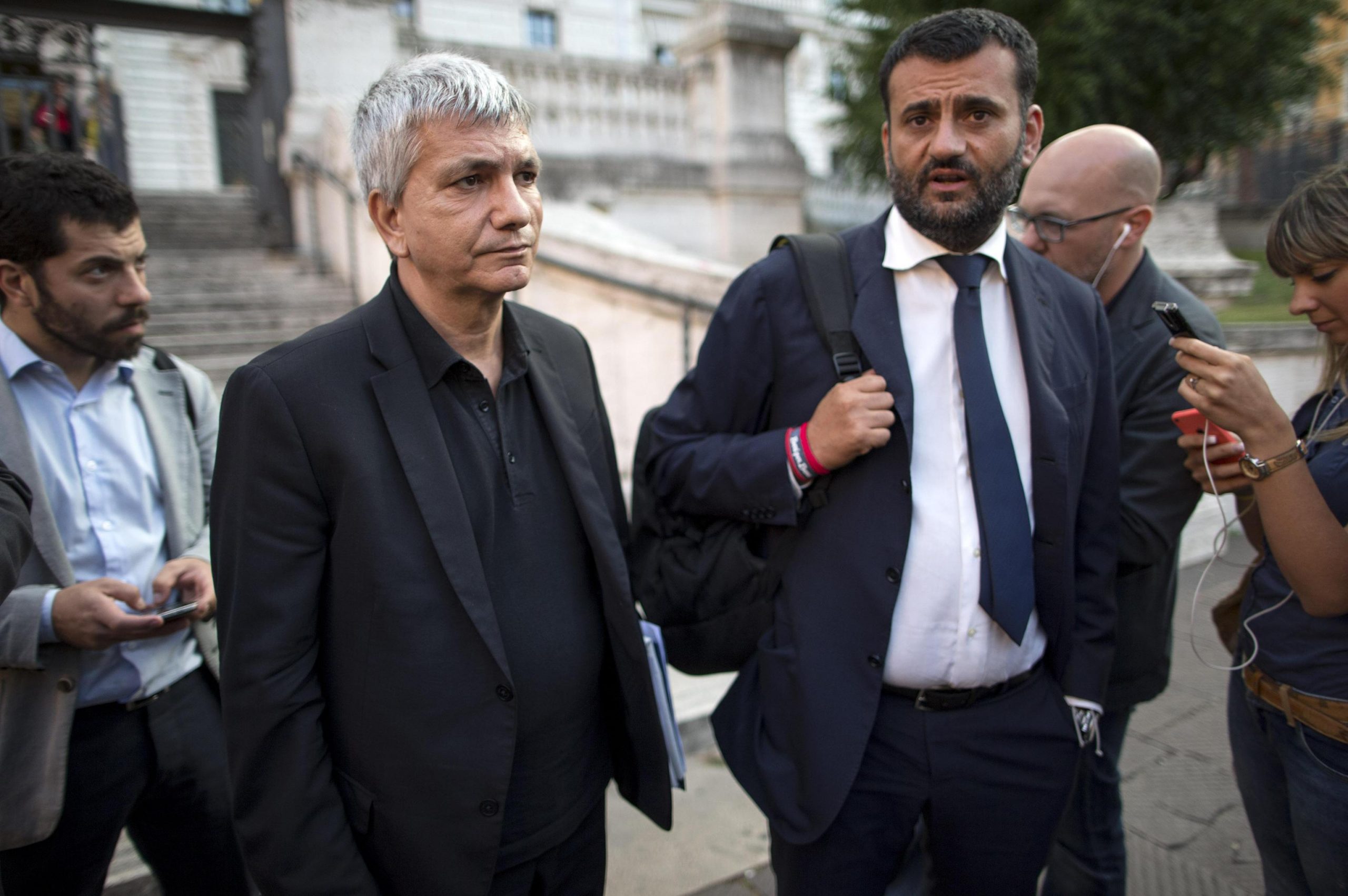 decaro emiliano e vendola in puglia la sfida 232 a colpi di libri