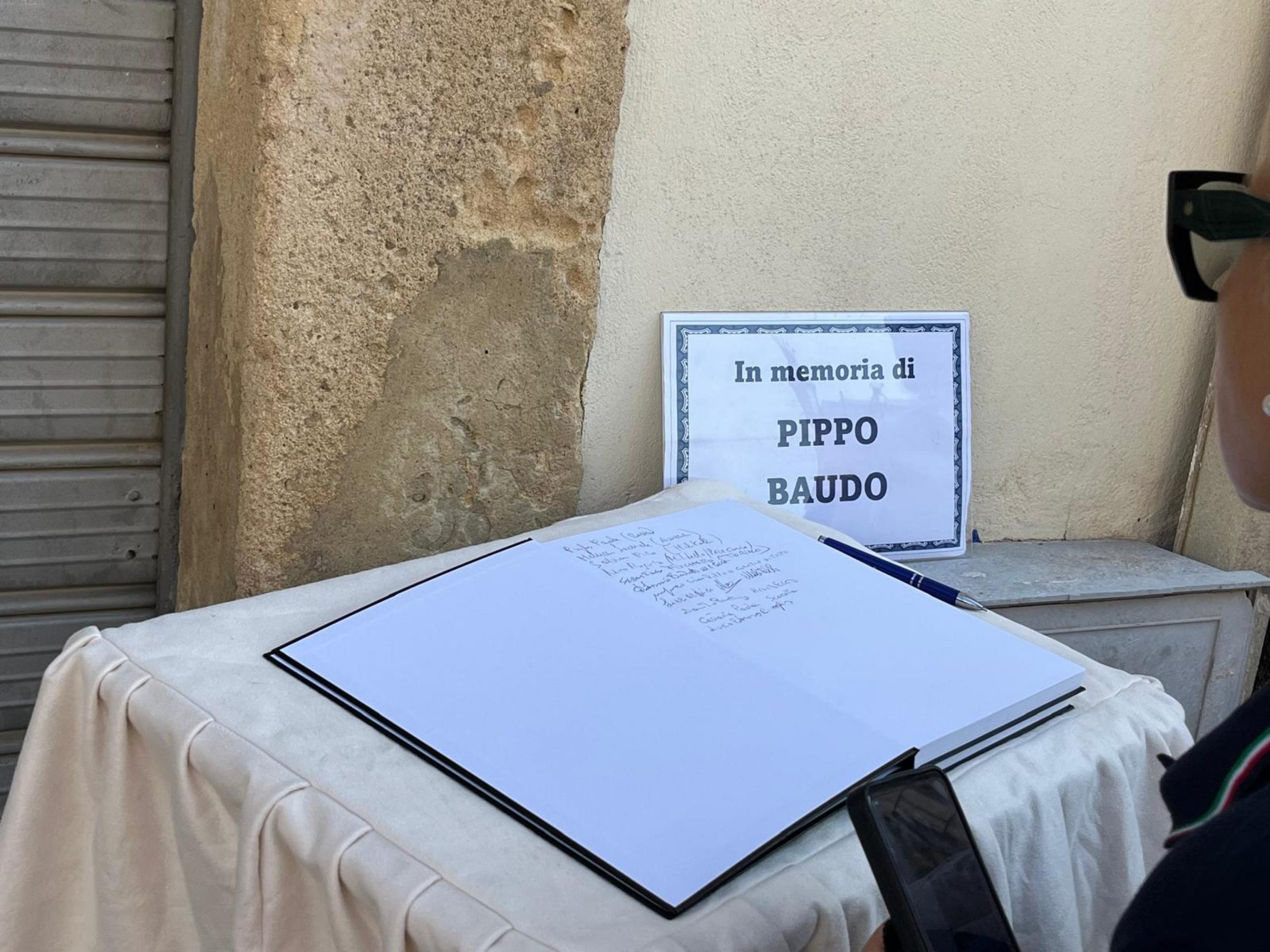 Aperta la camera ardente per Pippo Baudo, oggi i funerali