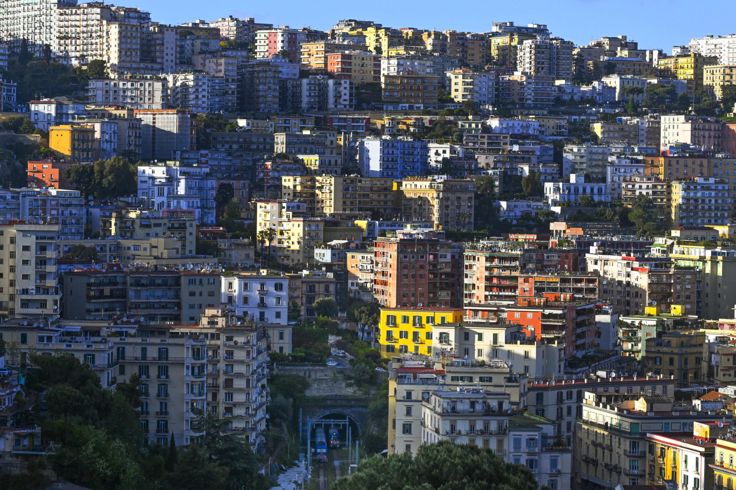 Immobili: case senza vita, vite senza casa. Il paradosso italiano