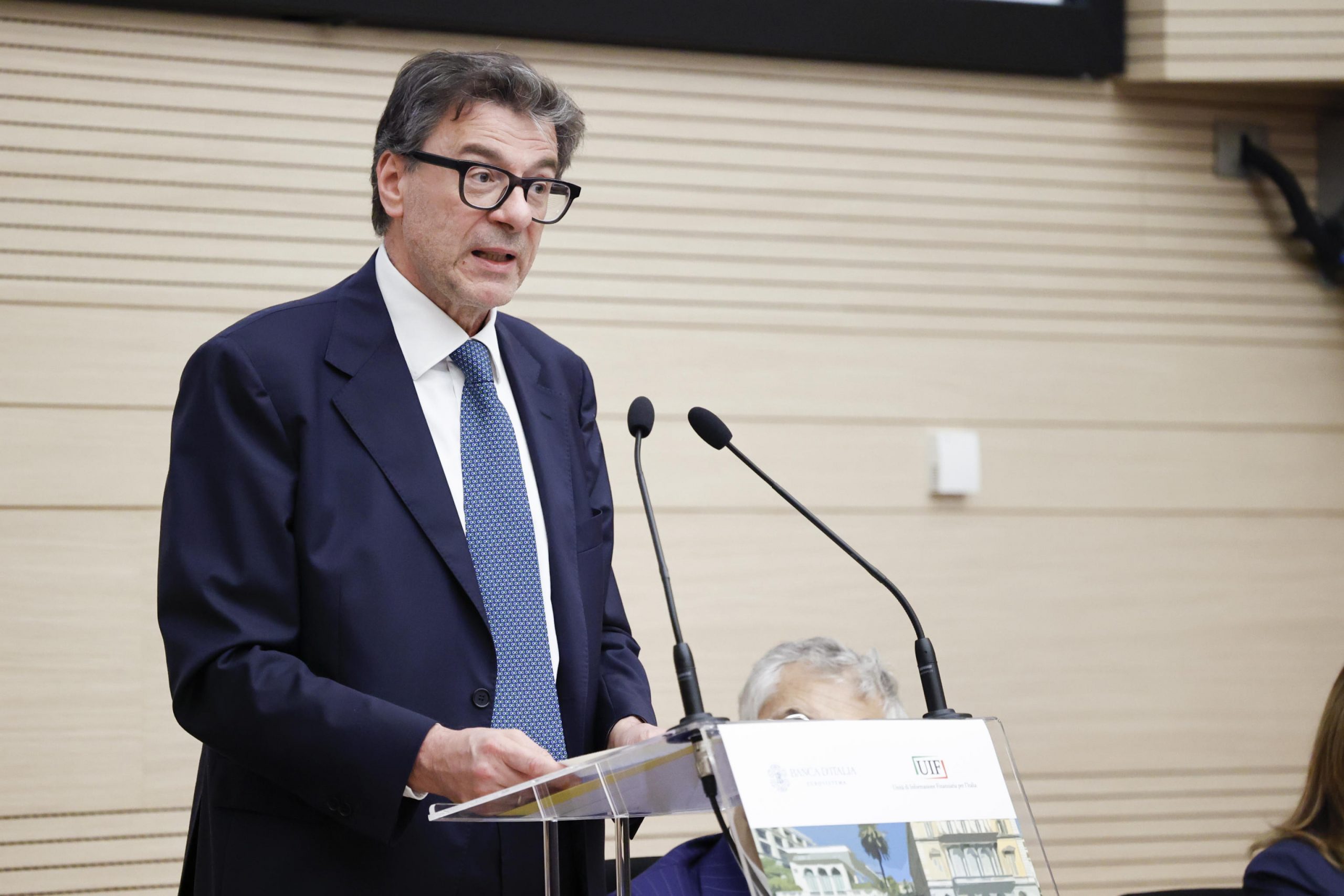 nagel sconfitto il ministro giorgetti regista silenzioso