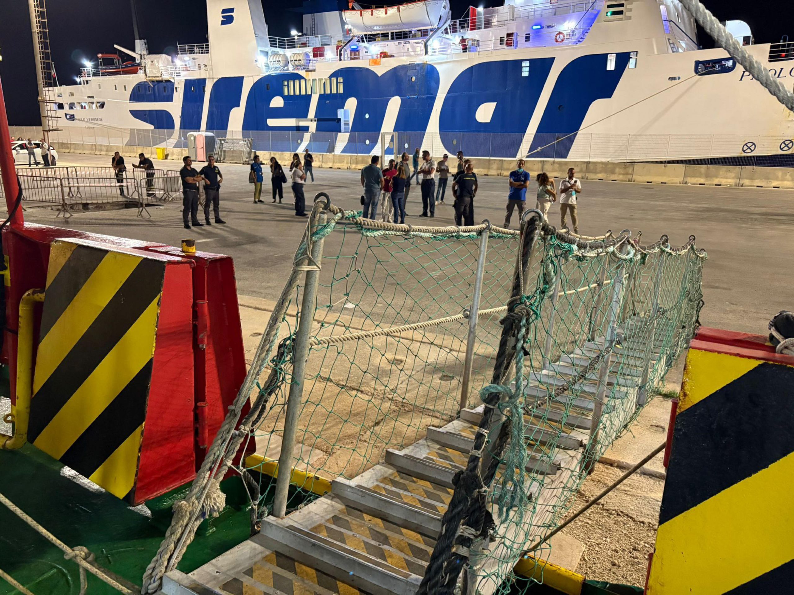Il governo ferma la nave Ong, scontro acceso sulla legge Il governo ferma la nave Ong, scontro acceso sulla legge