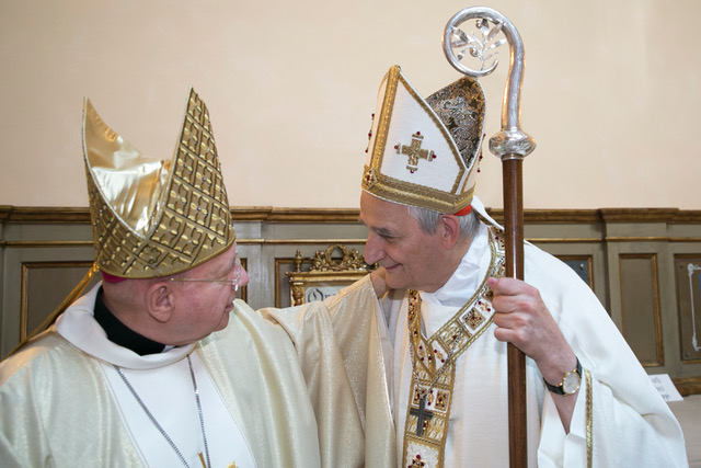 Zuppi invoca Santa Chiara per la pace: “Facciamo come lei”