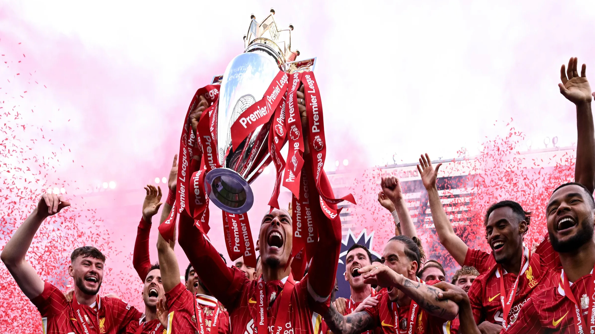 La Premier League 2025 26 si apre nel segno del ricordo