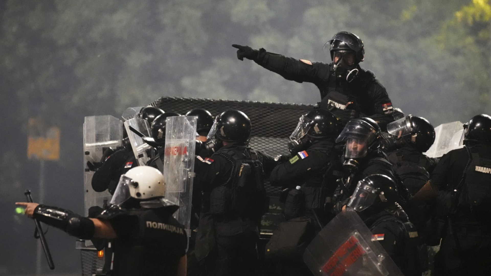 serbia in fiamme la protesta degli studenti scuote il governo vui