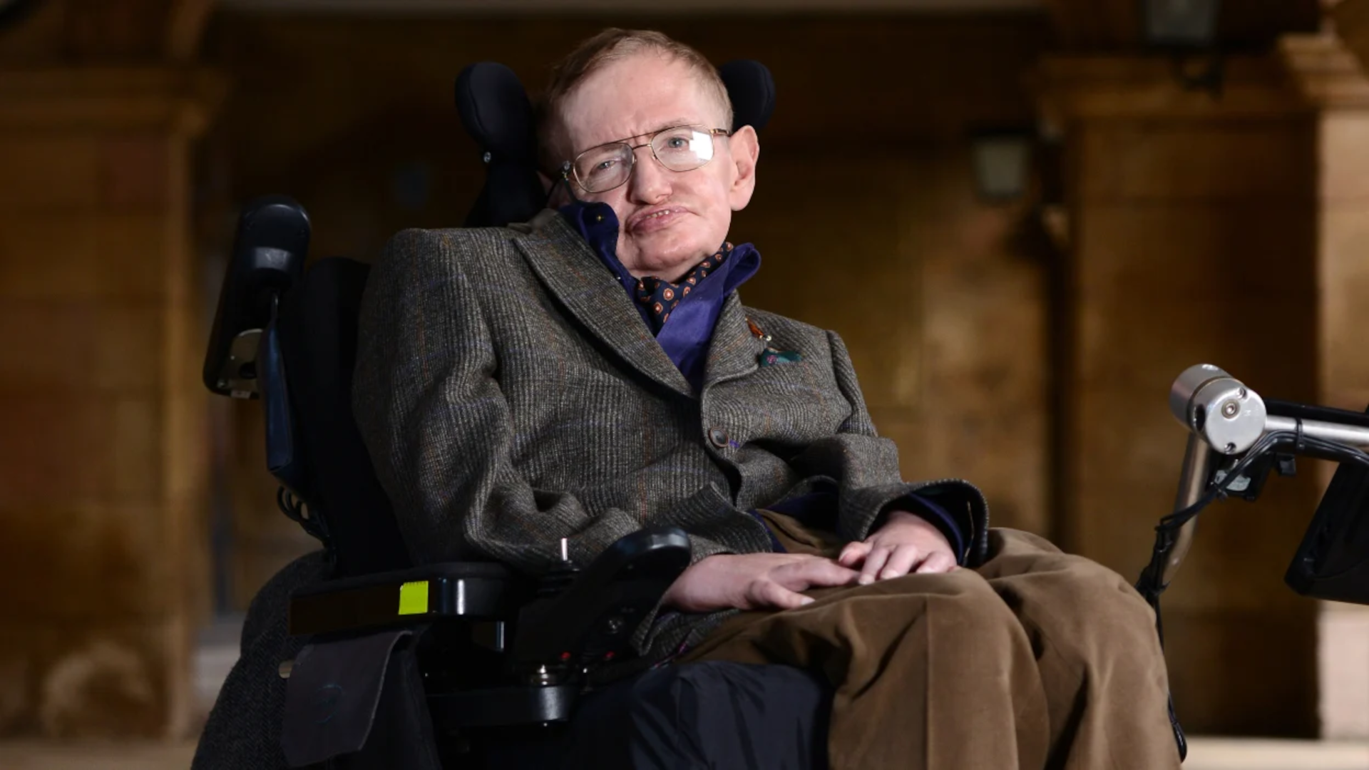 genio e visionario stephen hawking e le previsioni che potrebbero decidere il nostro destino