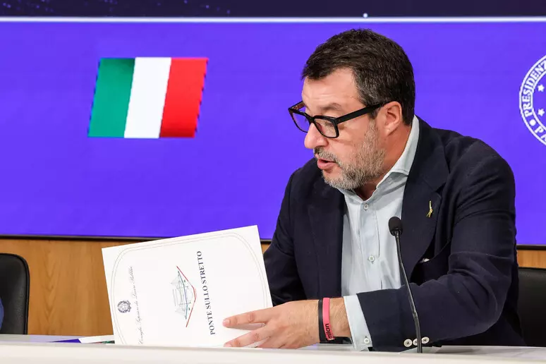 Ponte sullo Stretto, via libera dal Cipess. Salvini: “Cantieri tra settembre e ottobre”