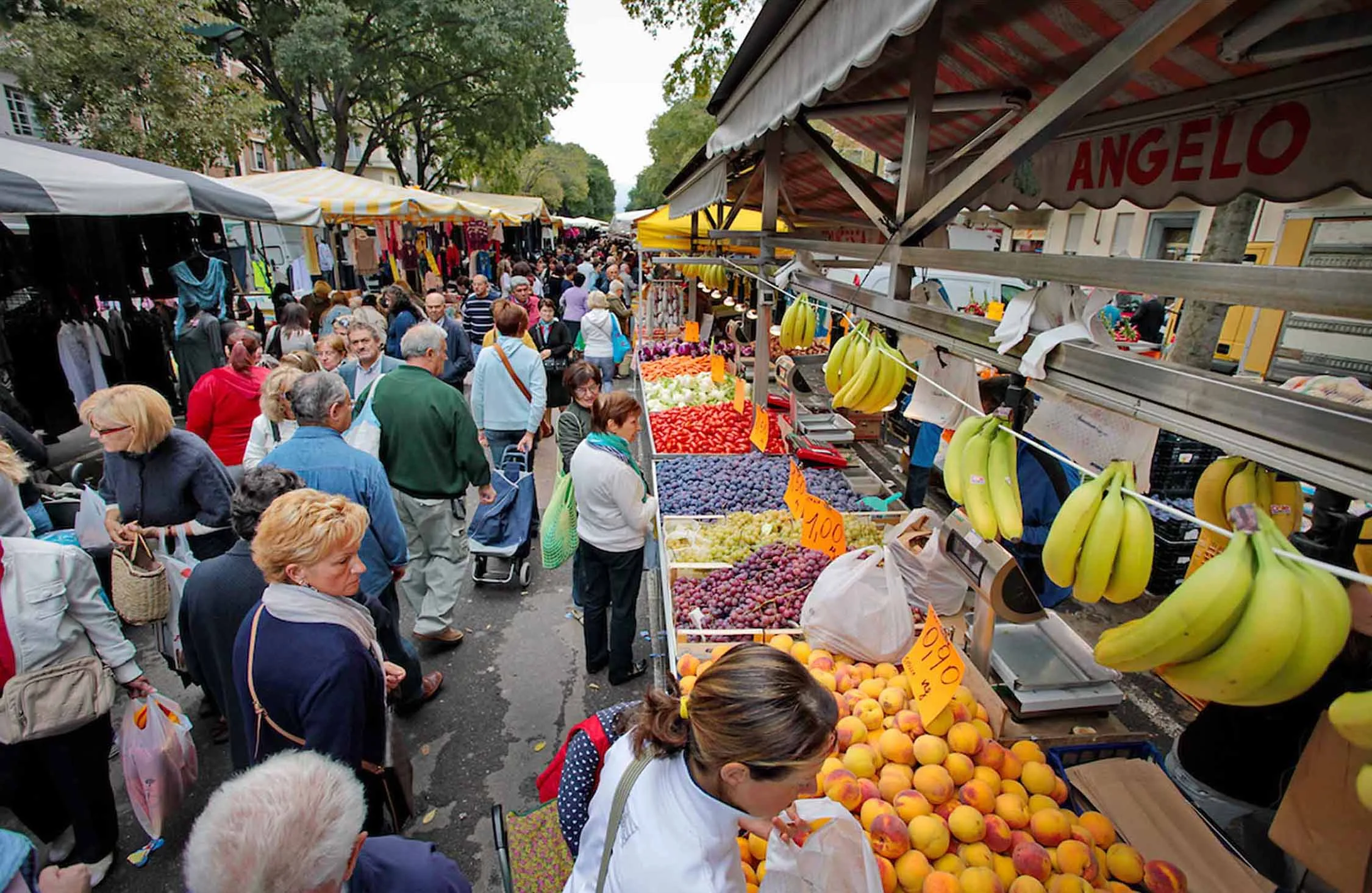 Il mercato di corso Sebastopoli si rinnova Il mercato di corso Sebastopoli si rinnova
