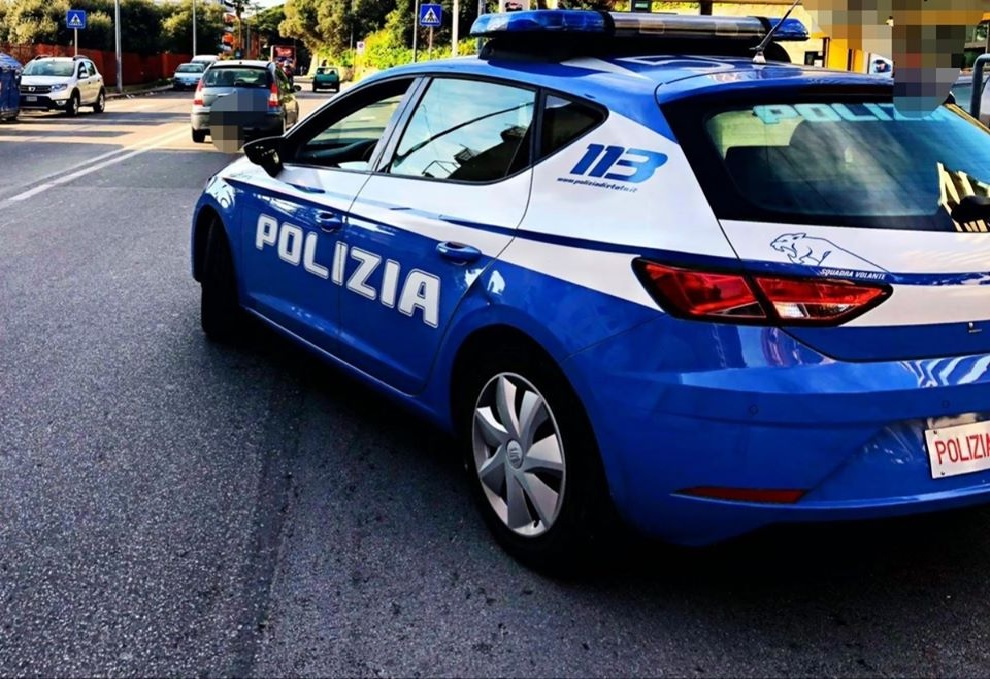 Torino, si lascia cadere dal balcone dopo una lite col compagno. Muore ragazza di 30 anni Torino, si lascia cadere dal balcone dopo una lite col compagno. Muore ragazza di 30 anni